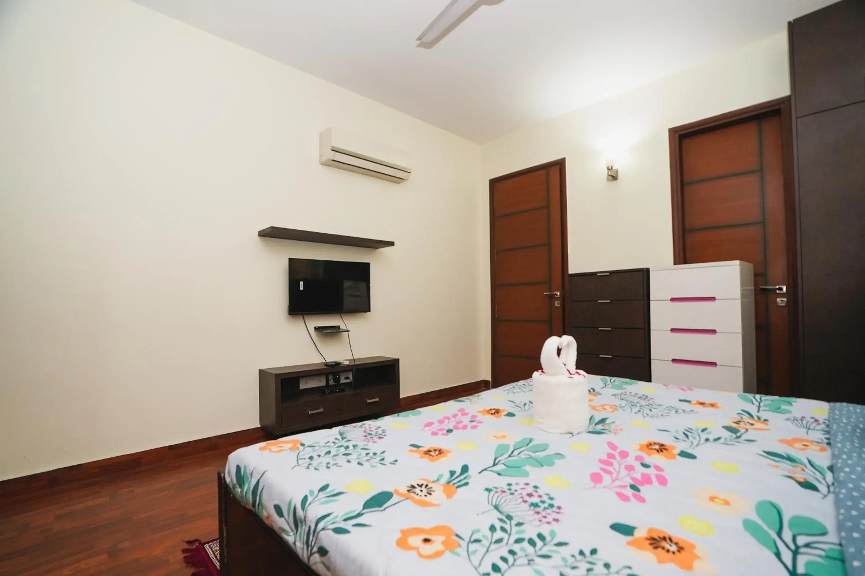 Bed in Mintstar Apartment and Suites, Chittaranjan Park