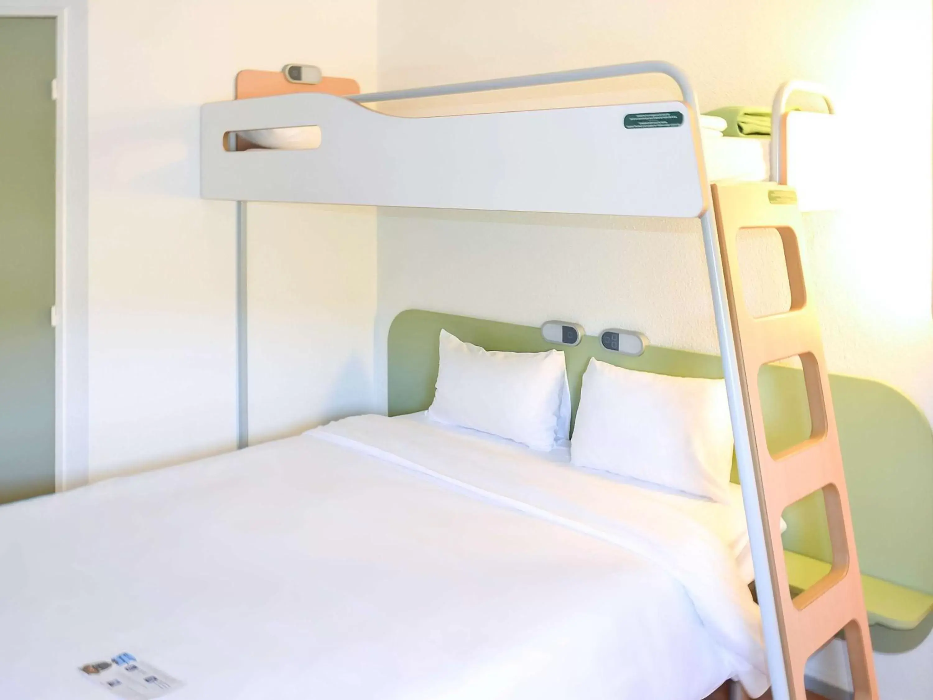 Photo of the whole room, Bunk Bed in ibis budget Aix Les Bains - Grésy