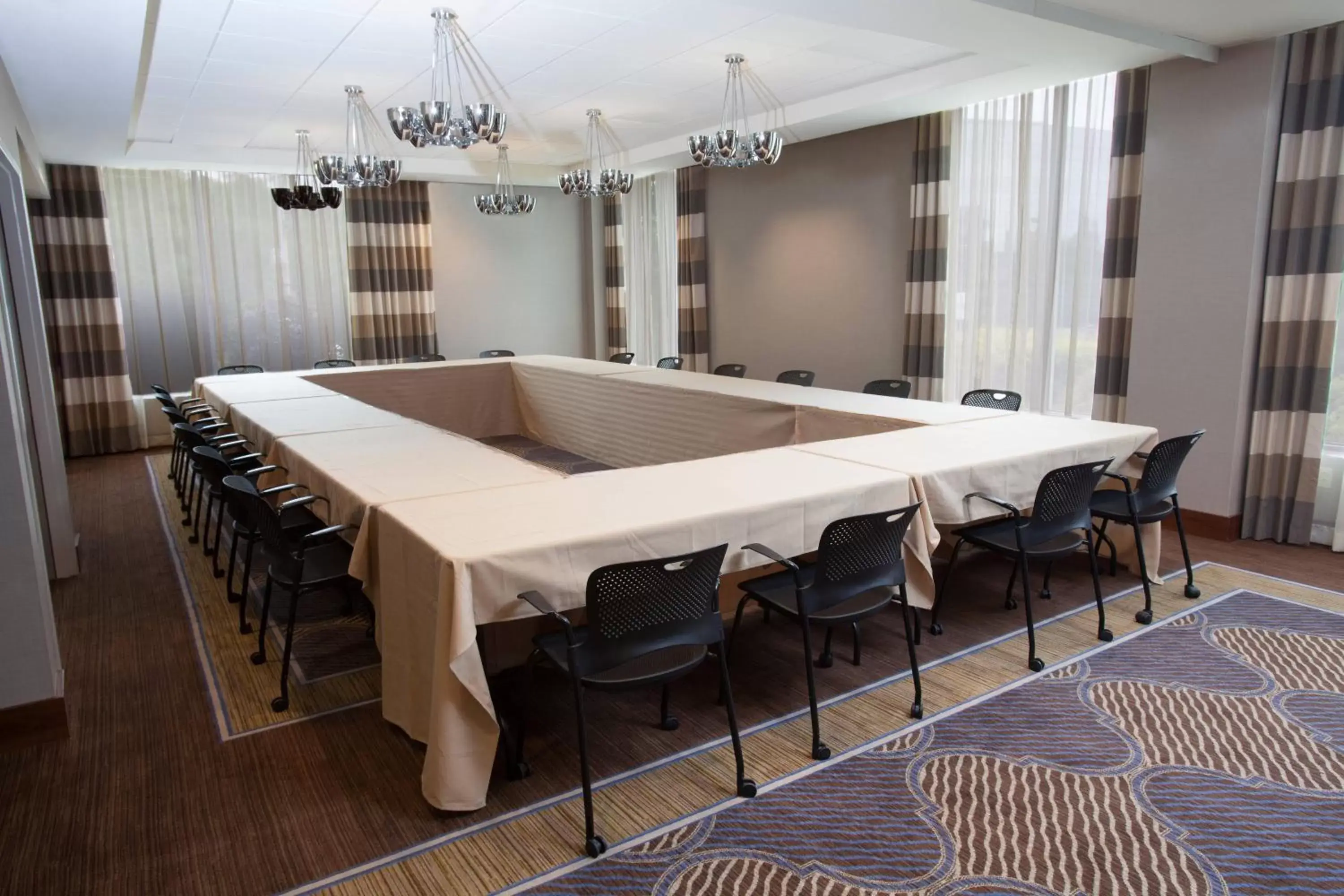 Meeting/conference room in Sheraton Pittsburgh Airport Hotel