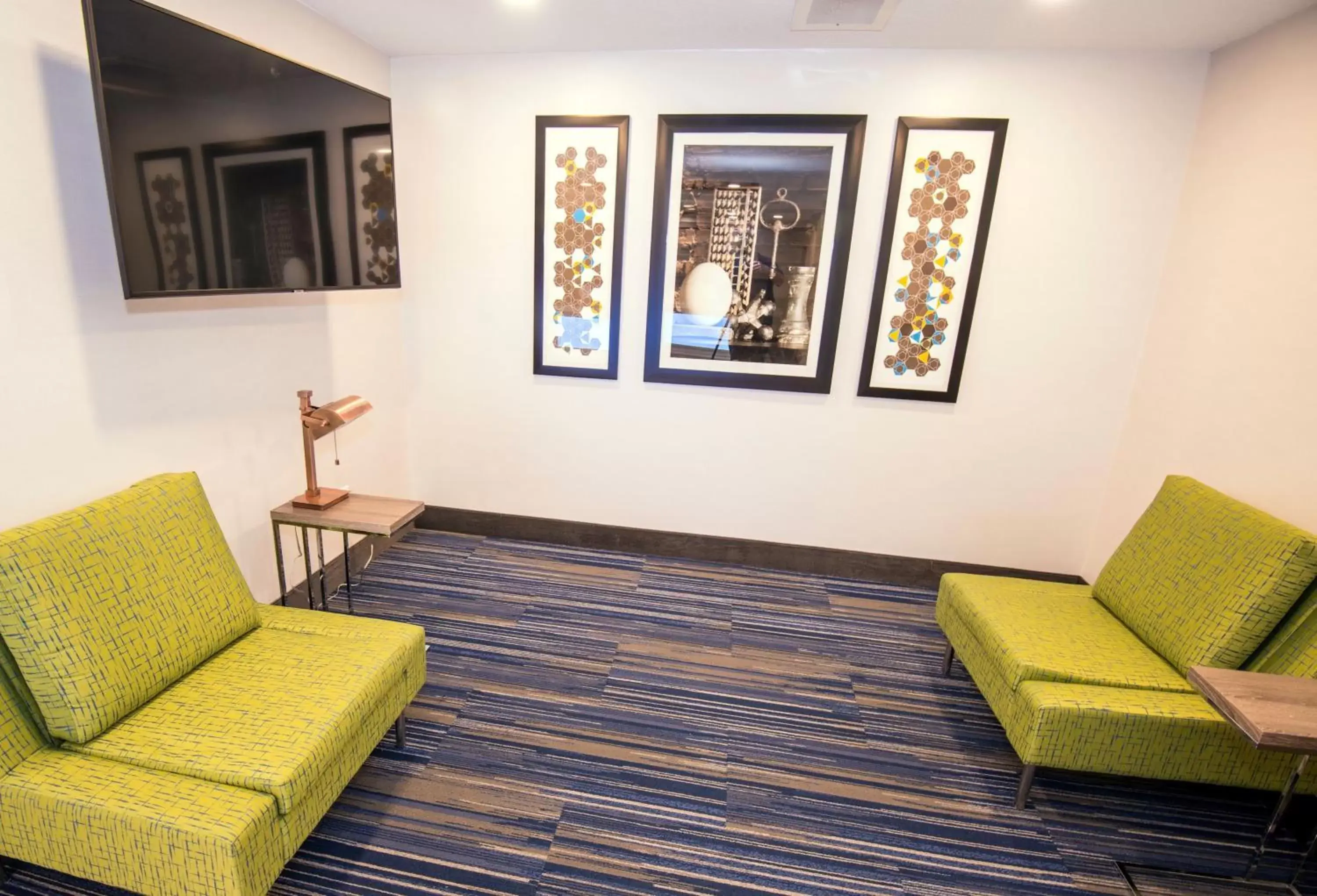 Lobby or reception, Seating Area in Holiday Inn Express Hotel & Suites-Hinton, an IHG Hotel