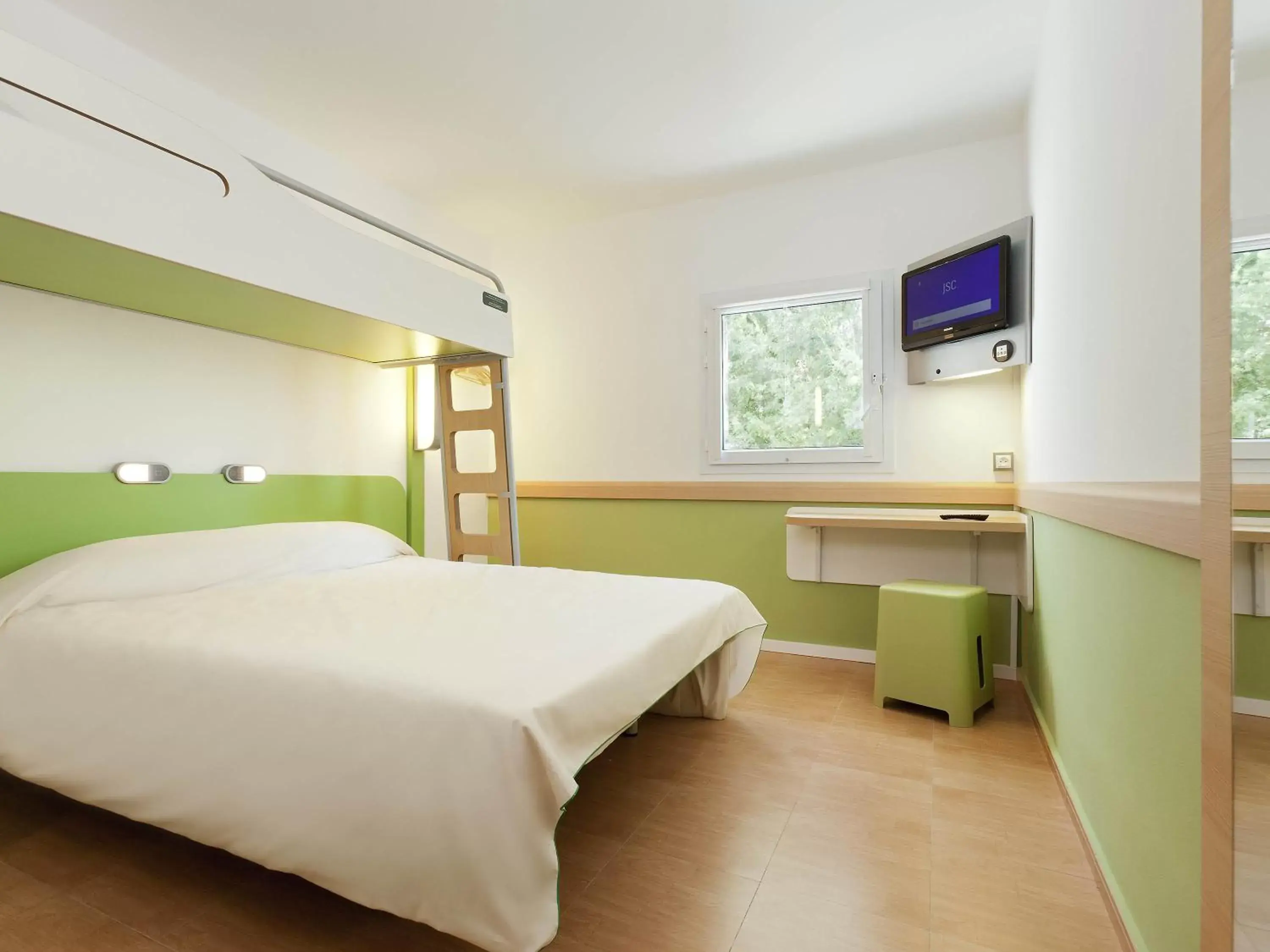 Double Room with Bunk Bed in ibis budget Sucy en Brie
