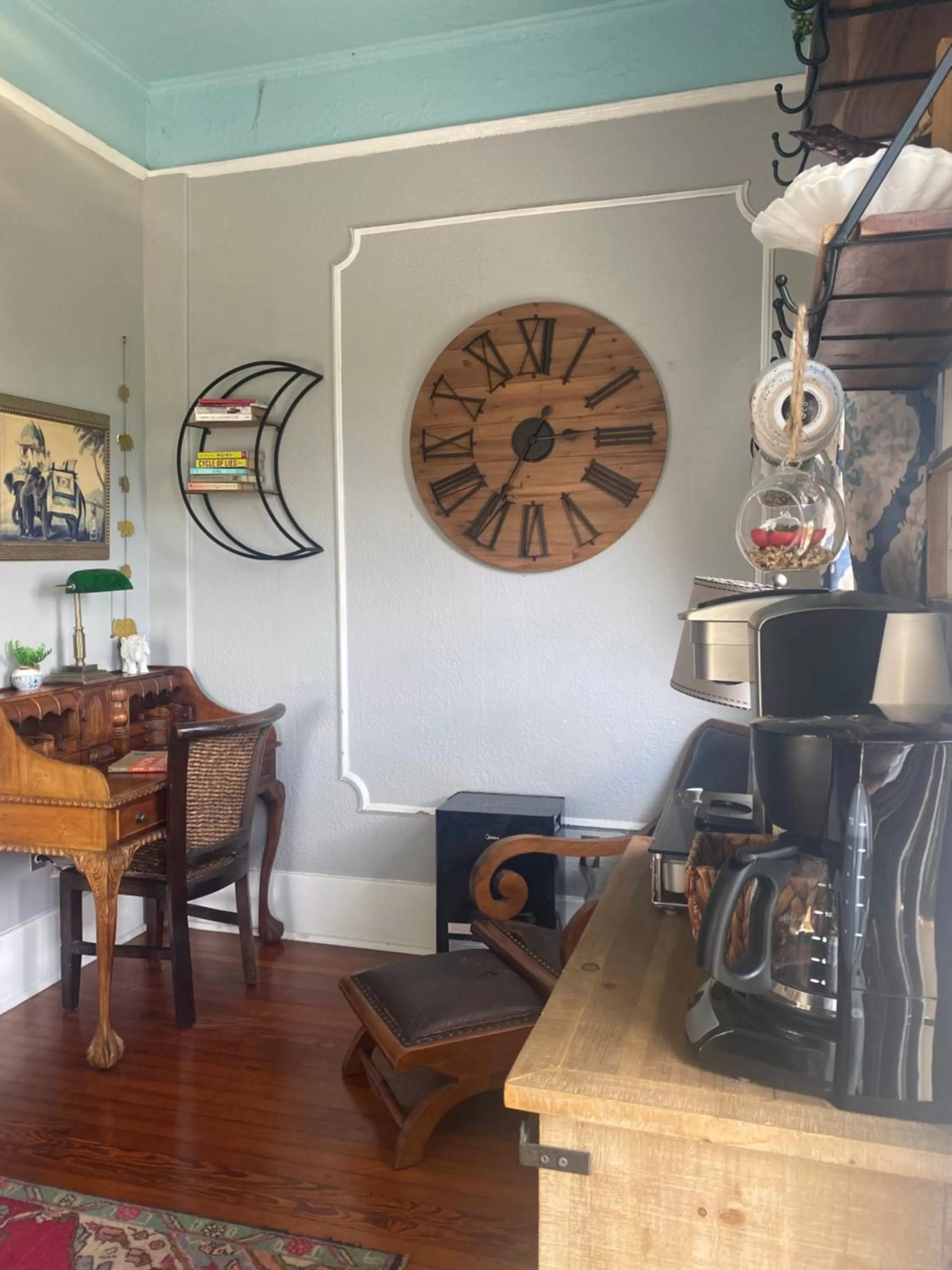 Business facilities in Balcony Guest House