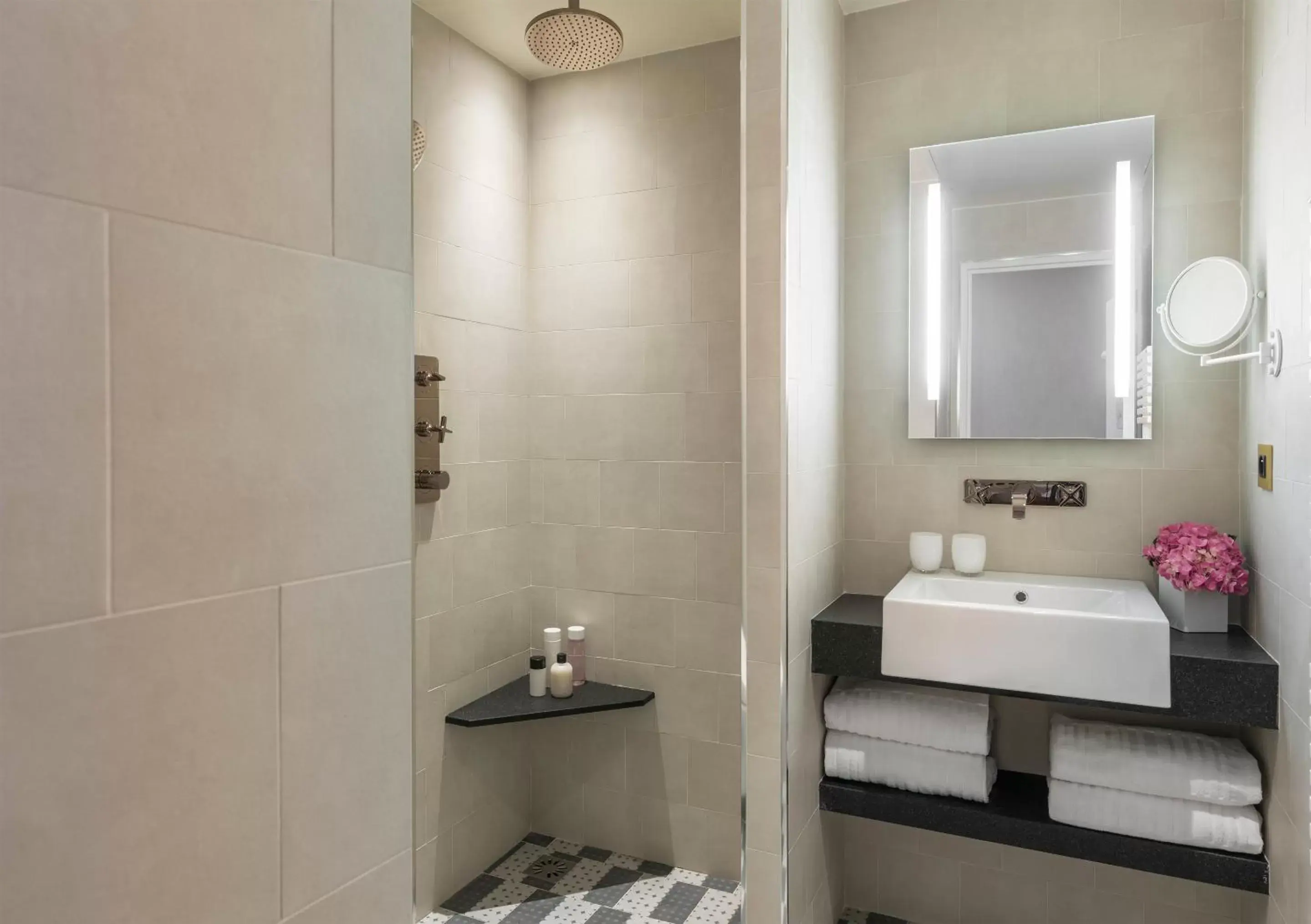 Bathroom in Hotel Ducs de Bourgogne
