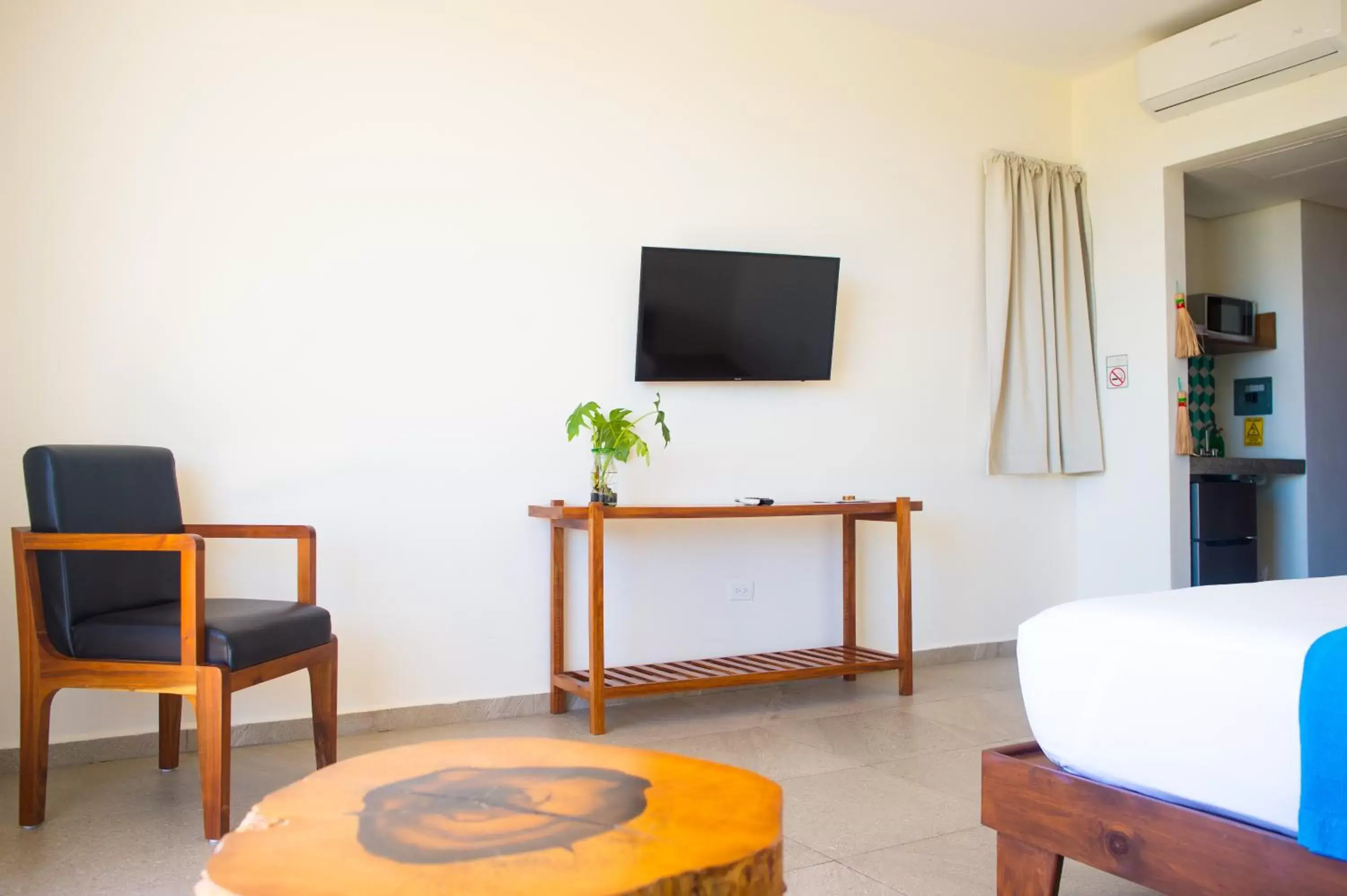 TV and multimedia, TV/Entertainment Center in Suites Cielo y Mar