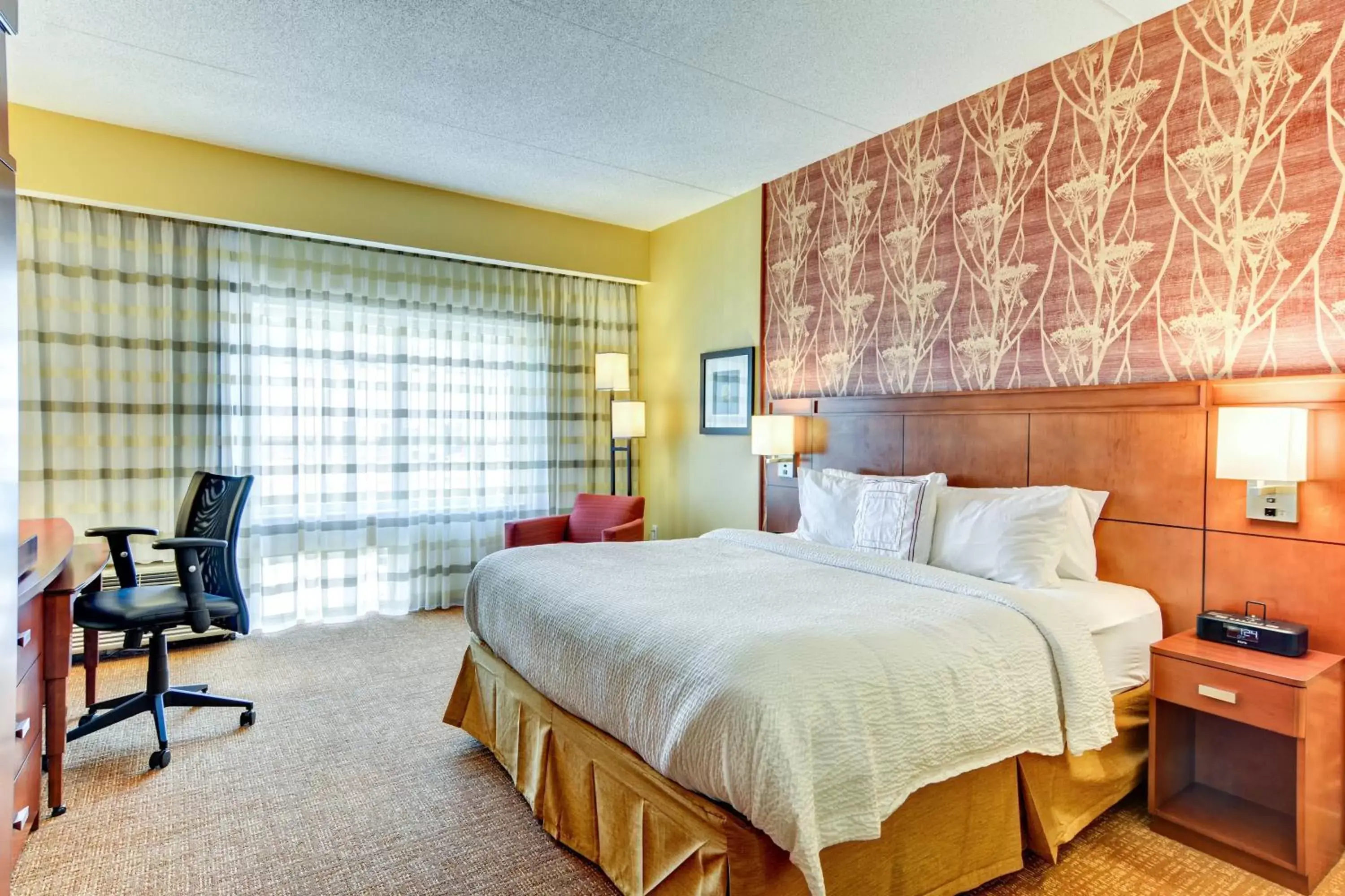 Photo of the whole room, Bed in Courtyard by Marriott Bridgeport Clarksburg