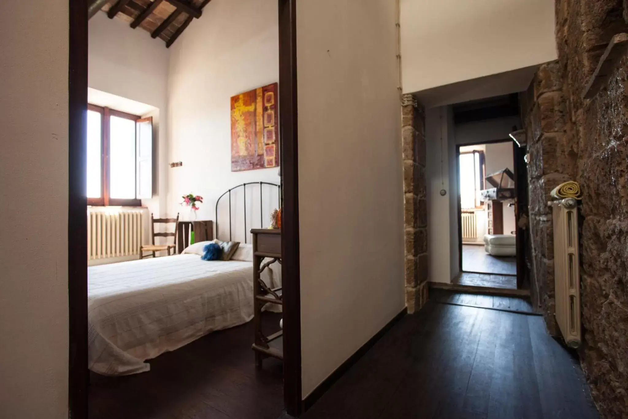 Photo of the whole room, Bed in Vinto House Civita