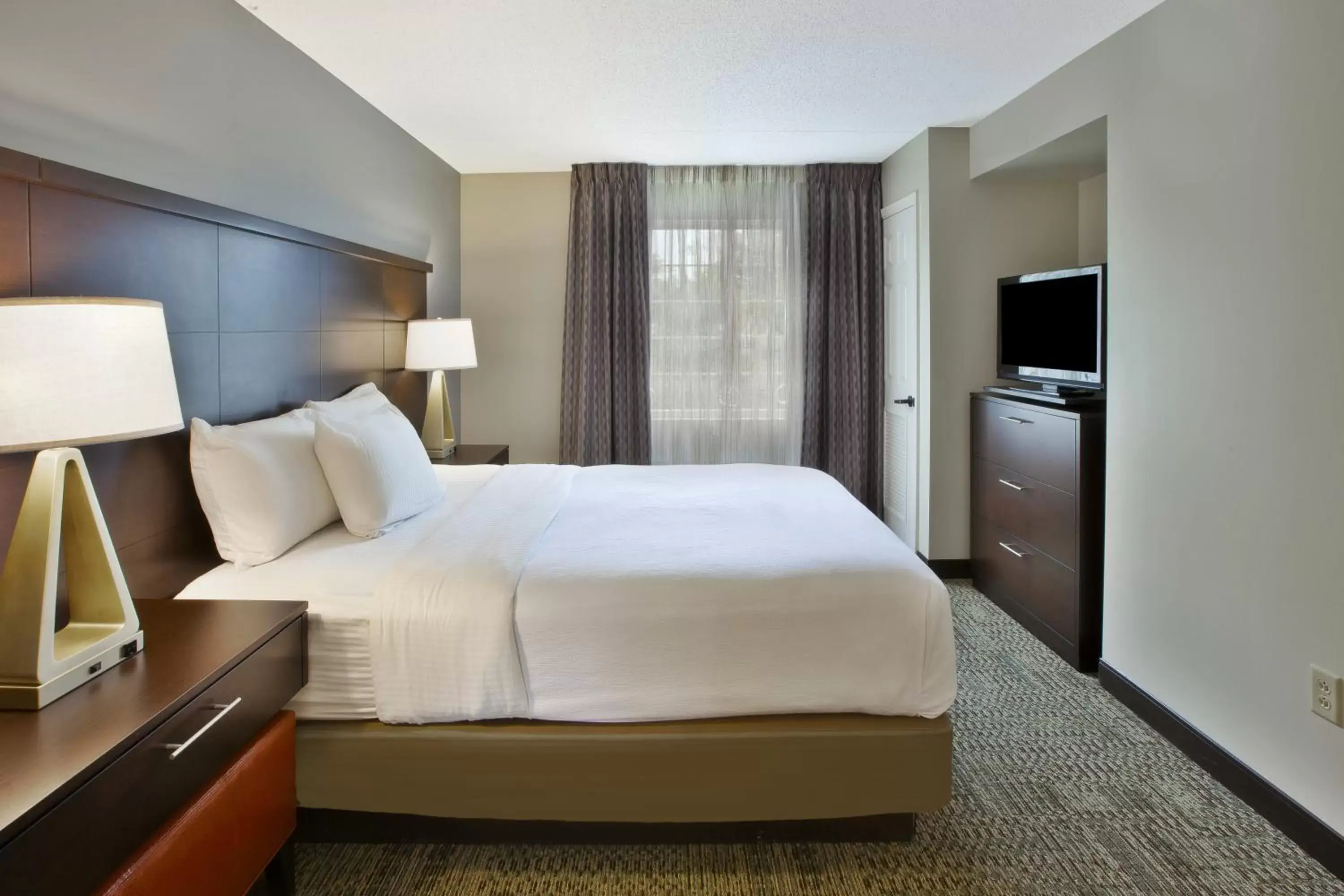Bedroom, Bed in Staybridge Suites Cleveland Mayfield Heights Beachwood, an IHG Hotel