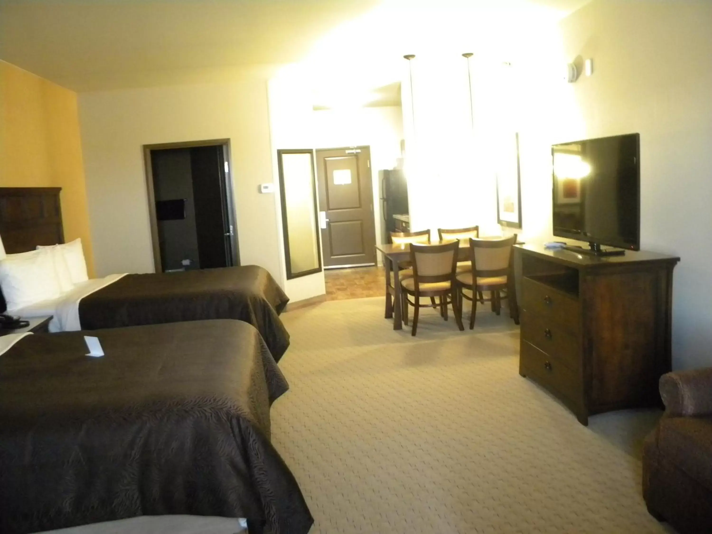 Bed, Seating Area in Teddy's Residential Suites Watford City