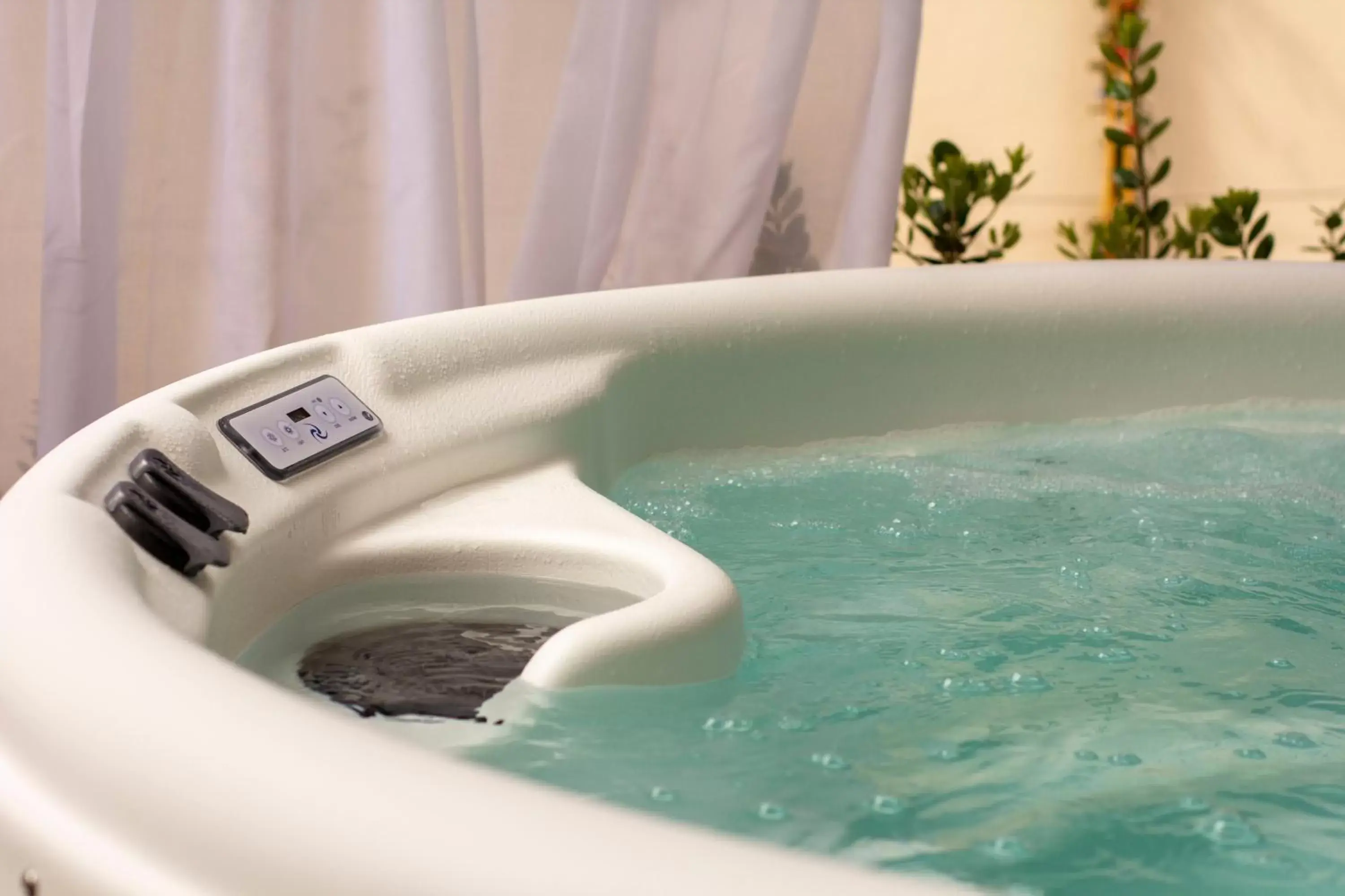 Hot Tub in Hotel Nautilus
