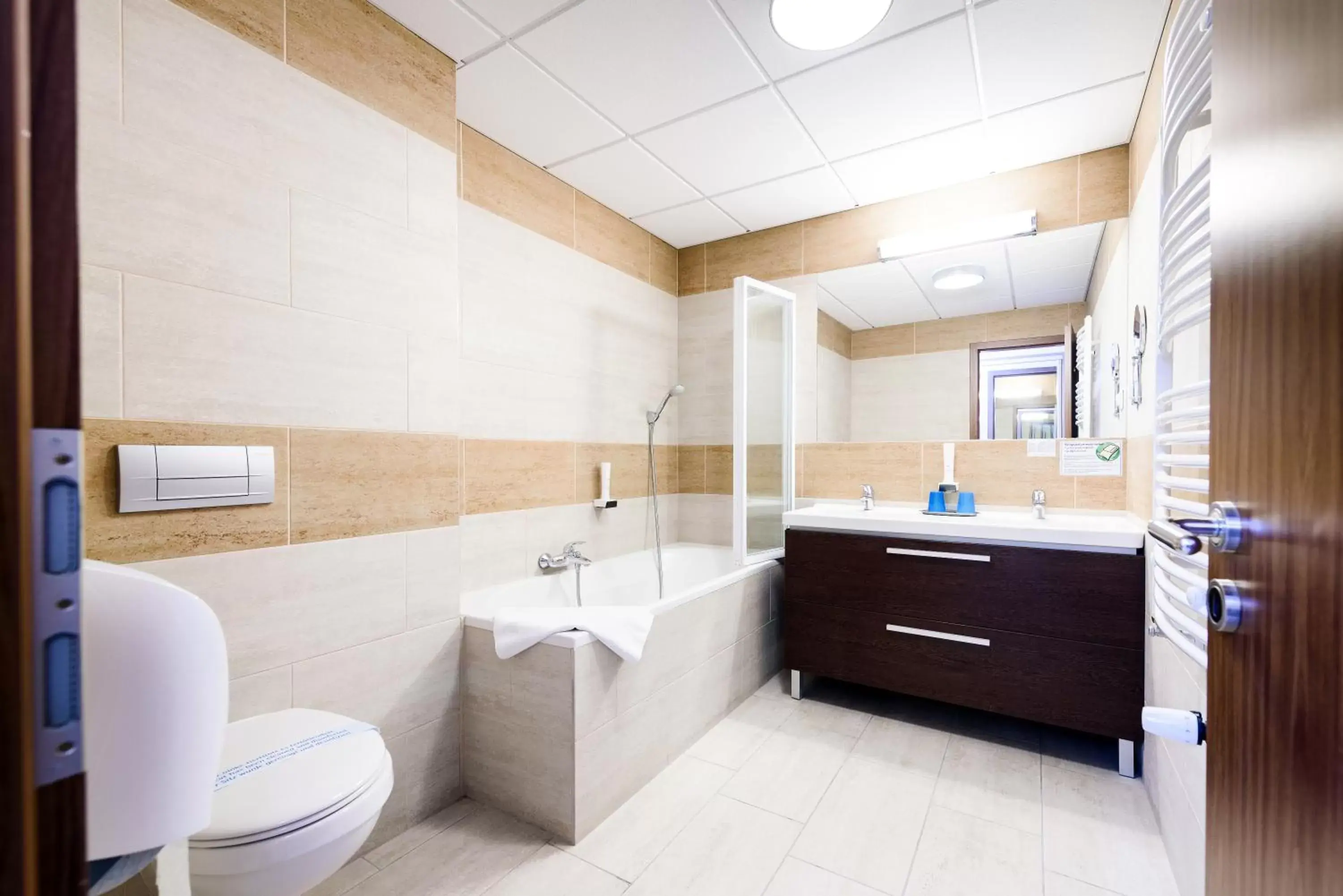 Bathroom in Hotel Garzon Plaza