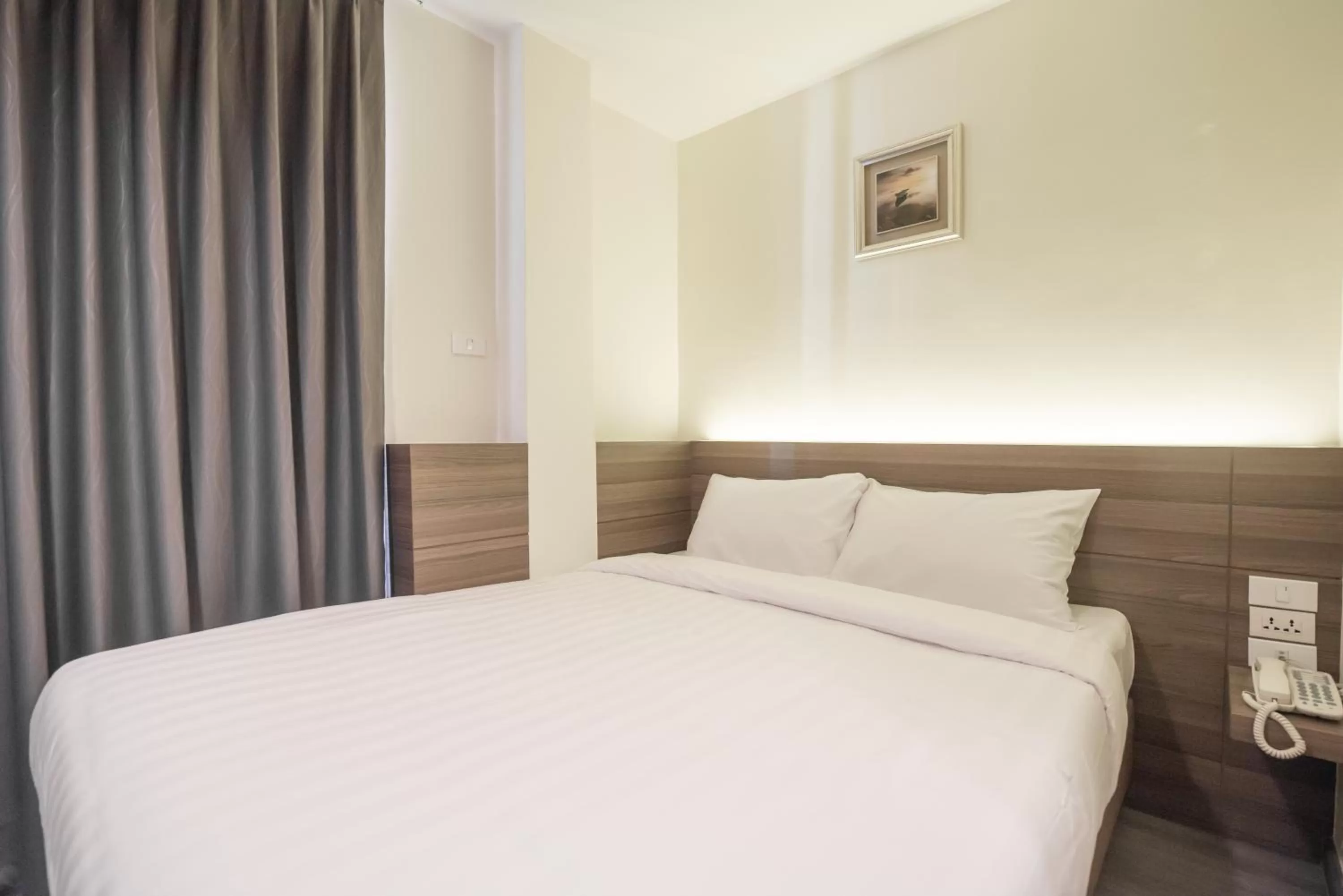 Bedroom, Bed in Sovereign Group Hotel at Pratunam