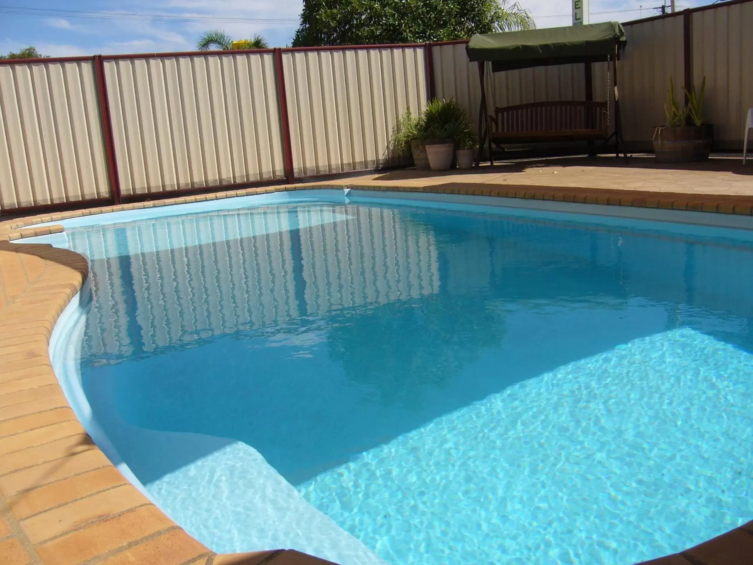 Swimming Pool in Charleville Waltzing Matilda Motor Inn