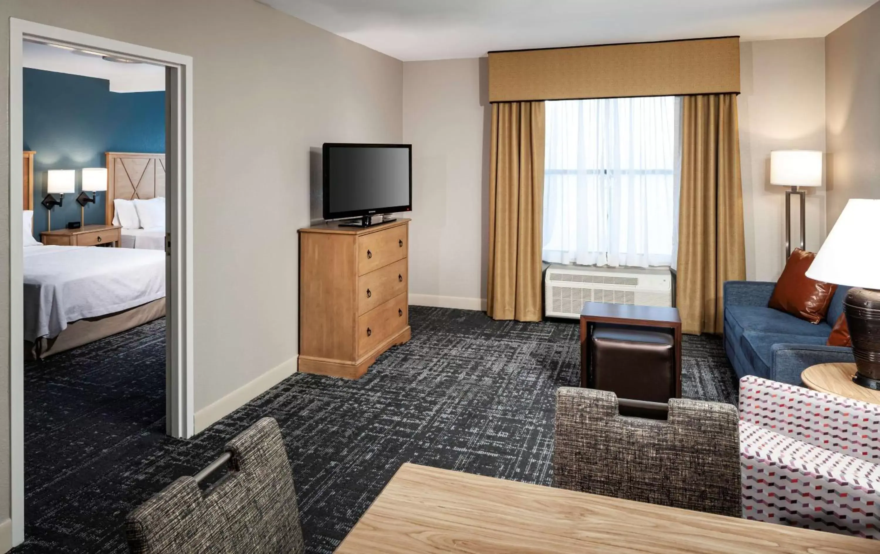 Living room, TV/Entertainment Center in Homewood Suites by Hilton Austin/Round Rock