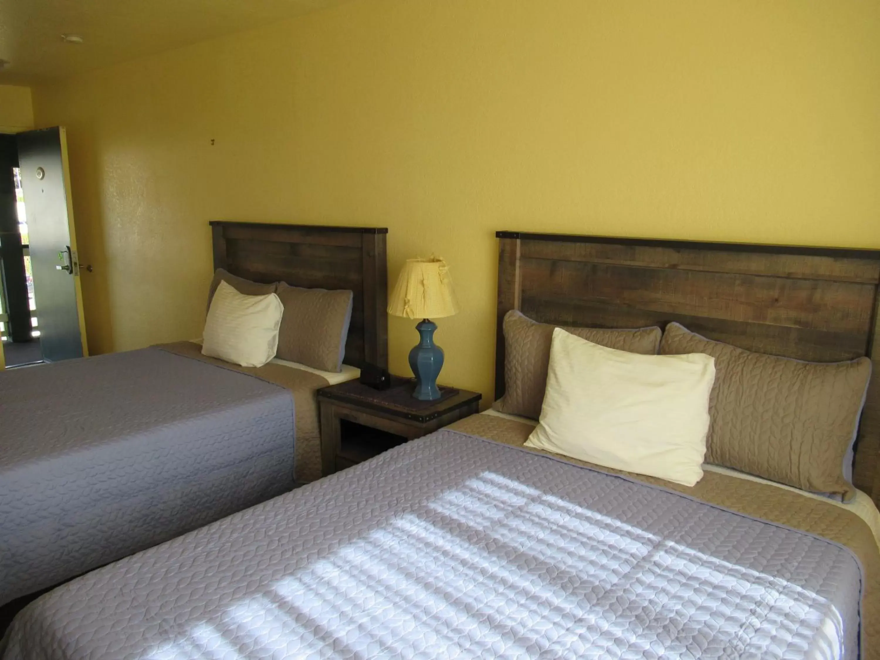 Bed in Gualala Country Inn