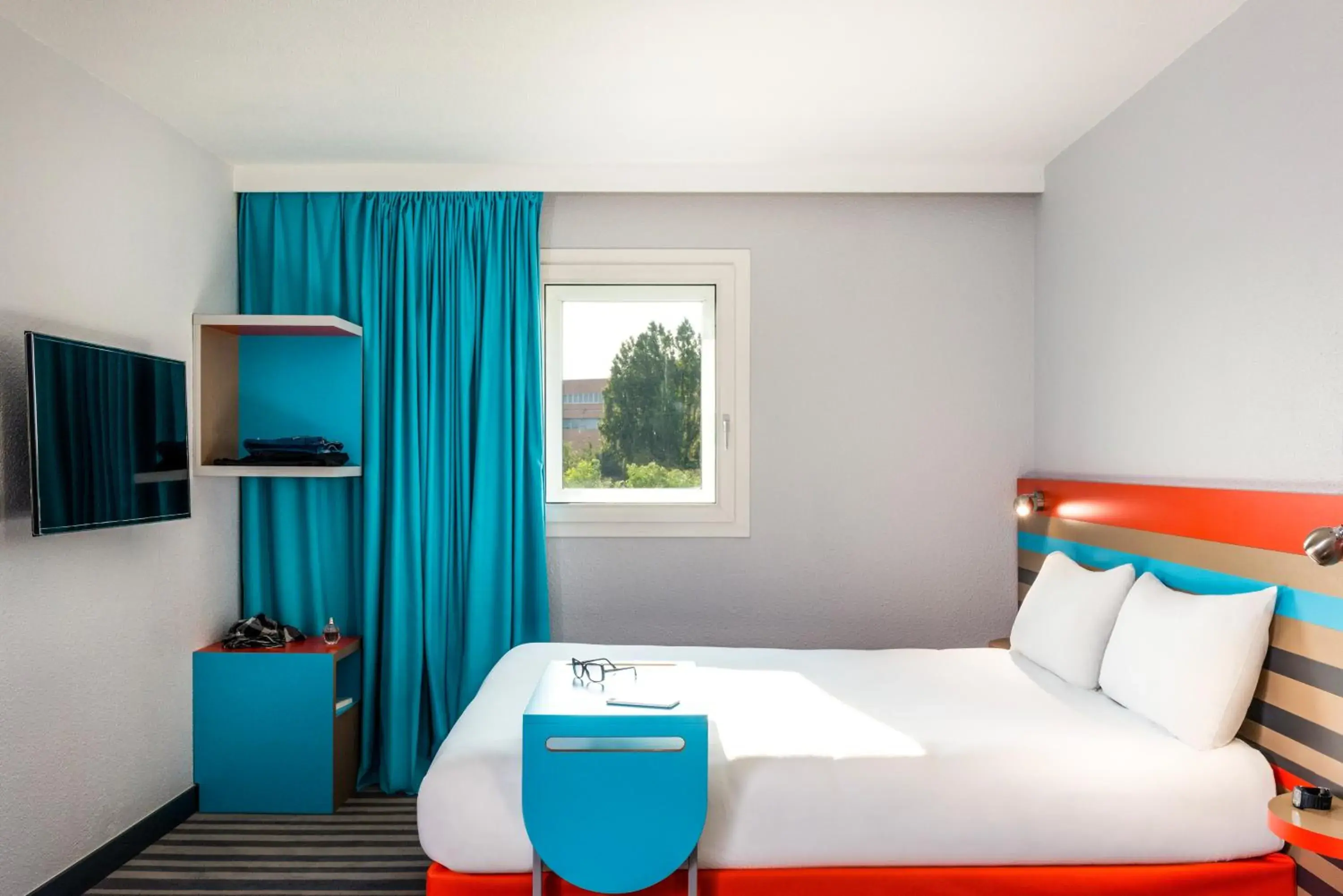 Bedroom, Bed in ibis Styles Antony Paris Sud