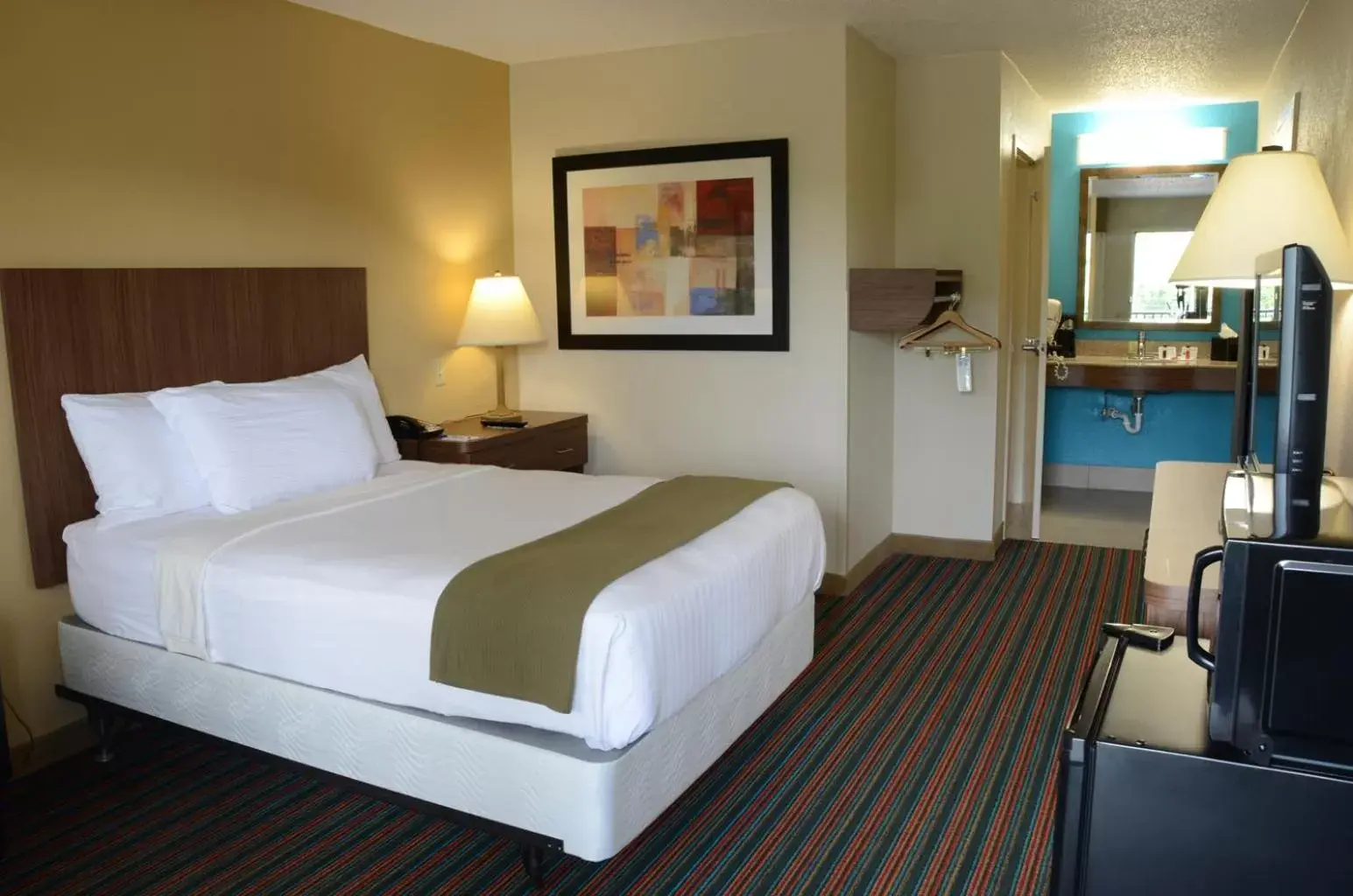 Bedroom, Bed in Baymont by Wyndham Nashville Airport