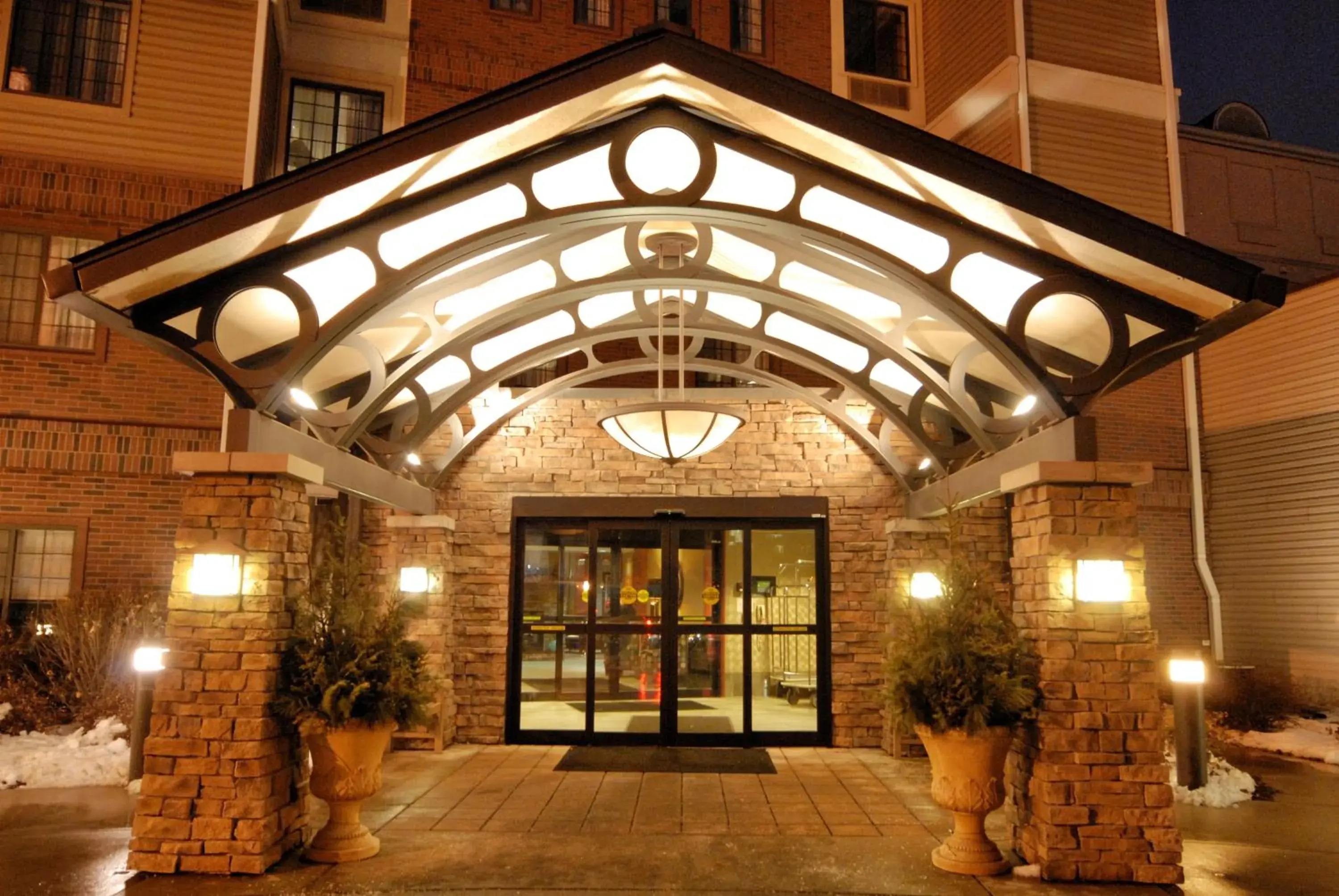 Facade/entrance in Aspen Suites - Rochester
