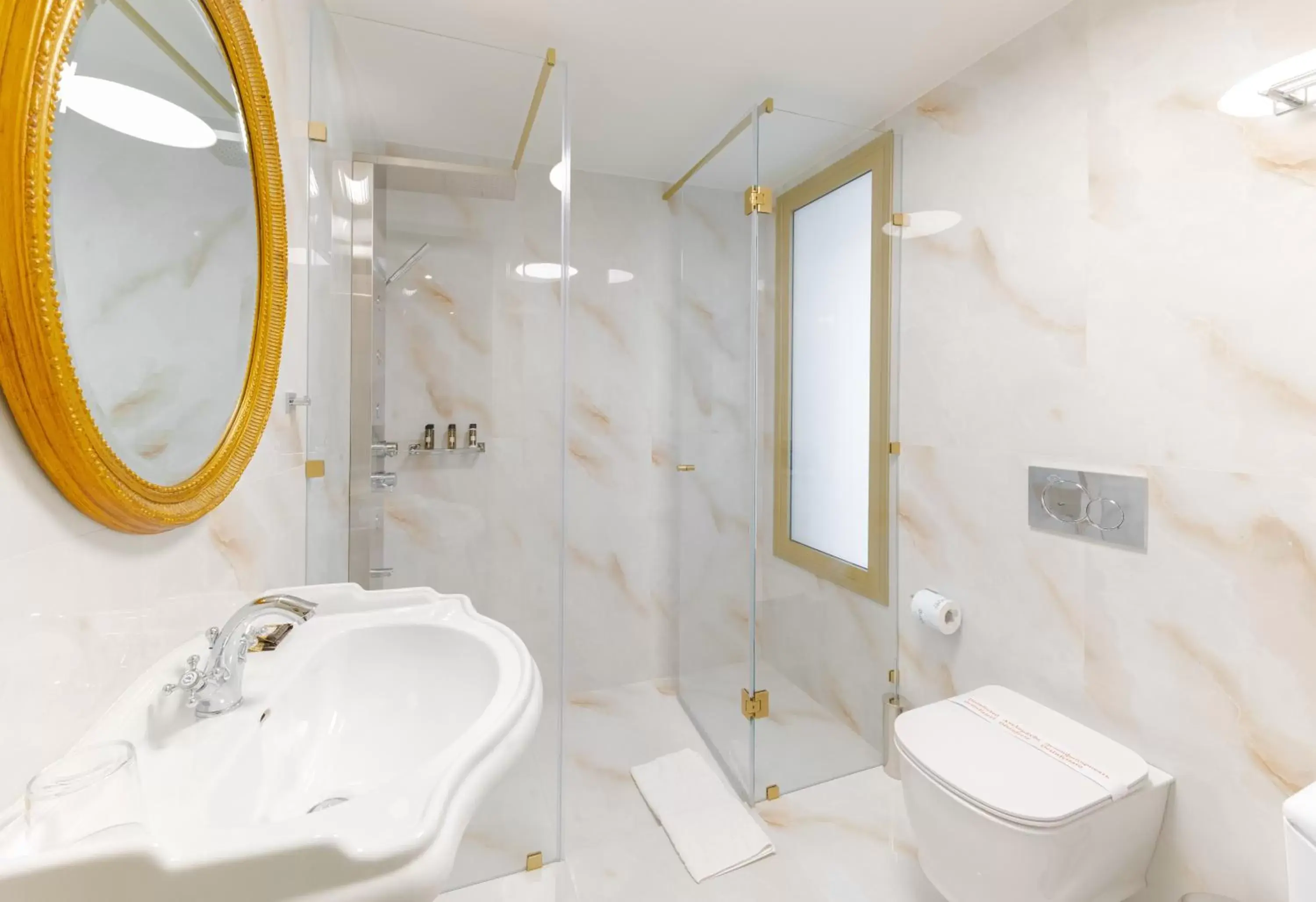 Bathroom in Castellano Hotel & Suites