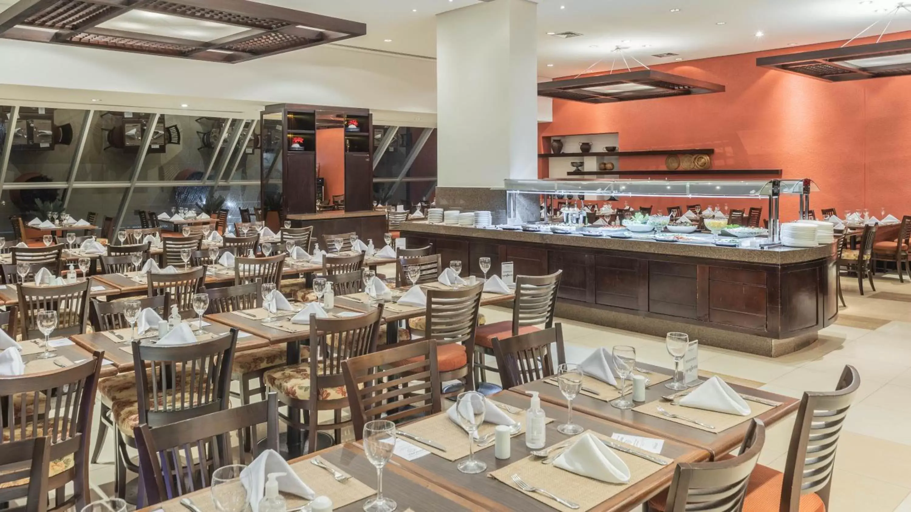 Restaurant/Places to Eat in Hotel Deville Prime Cuiabá