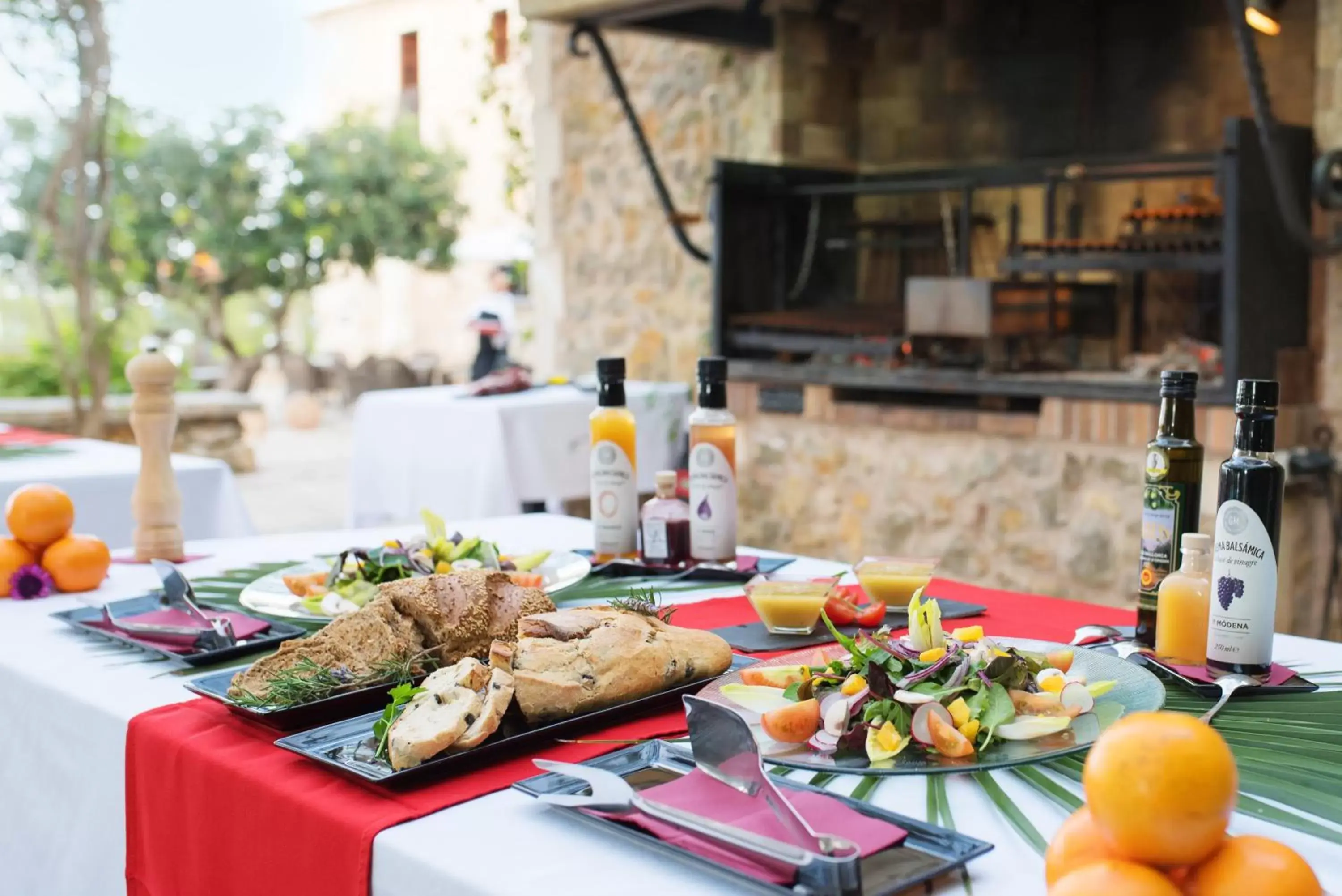 Buffet breakfast in Casa Font i Roig