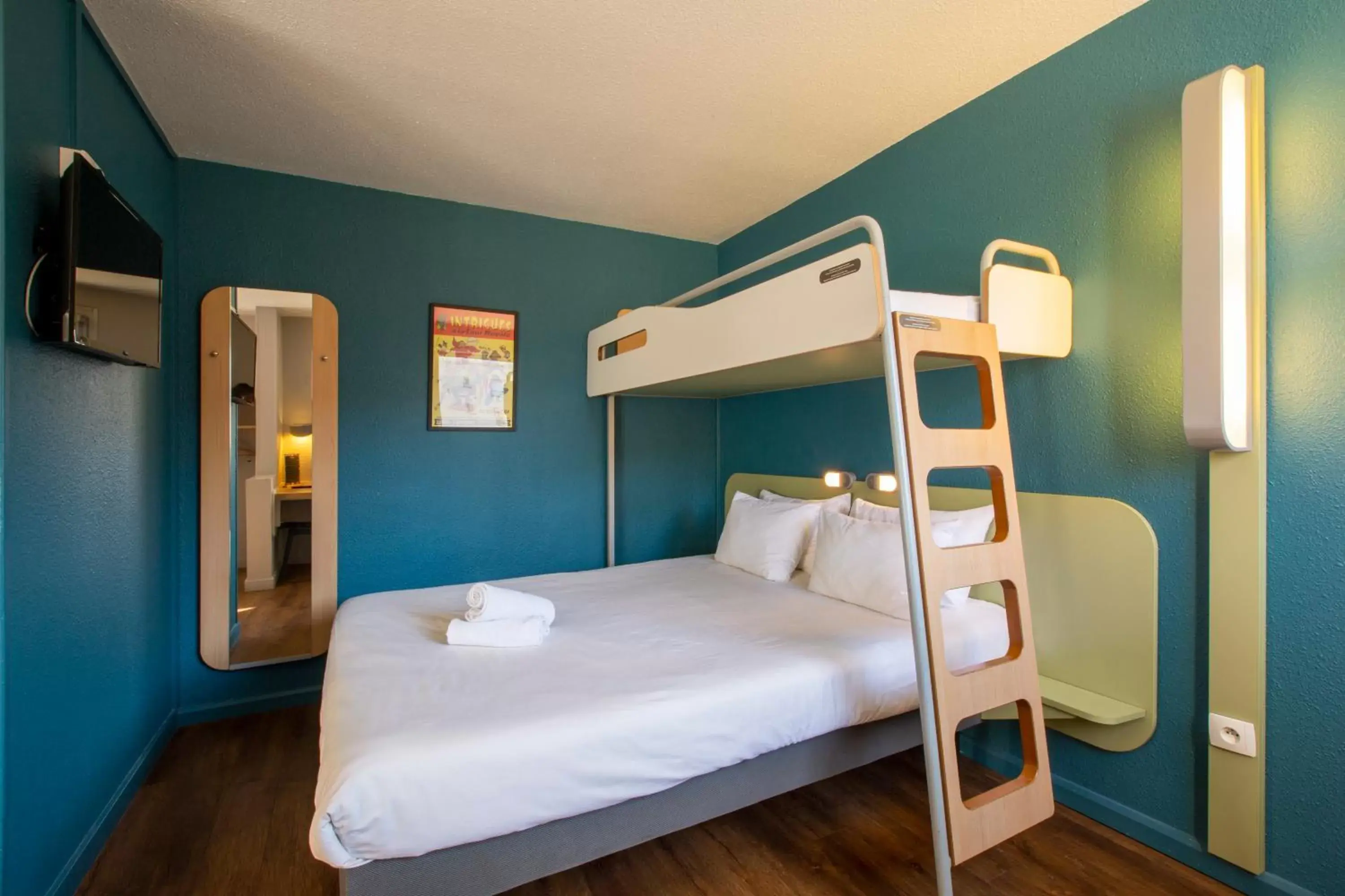 Bedroom, Bunk Bed in ibis budget Avignon Centre