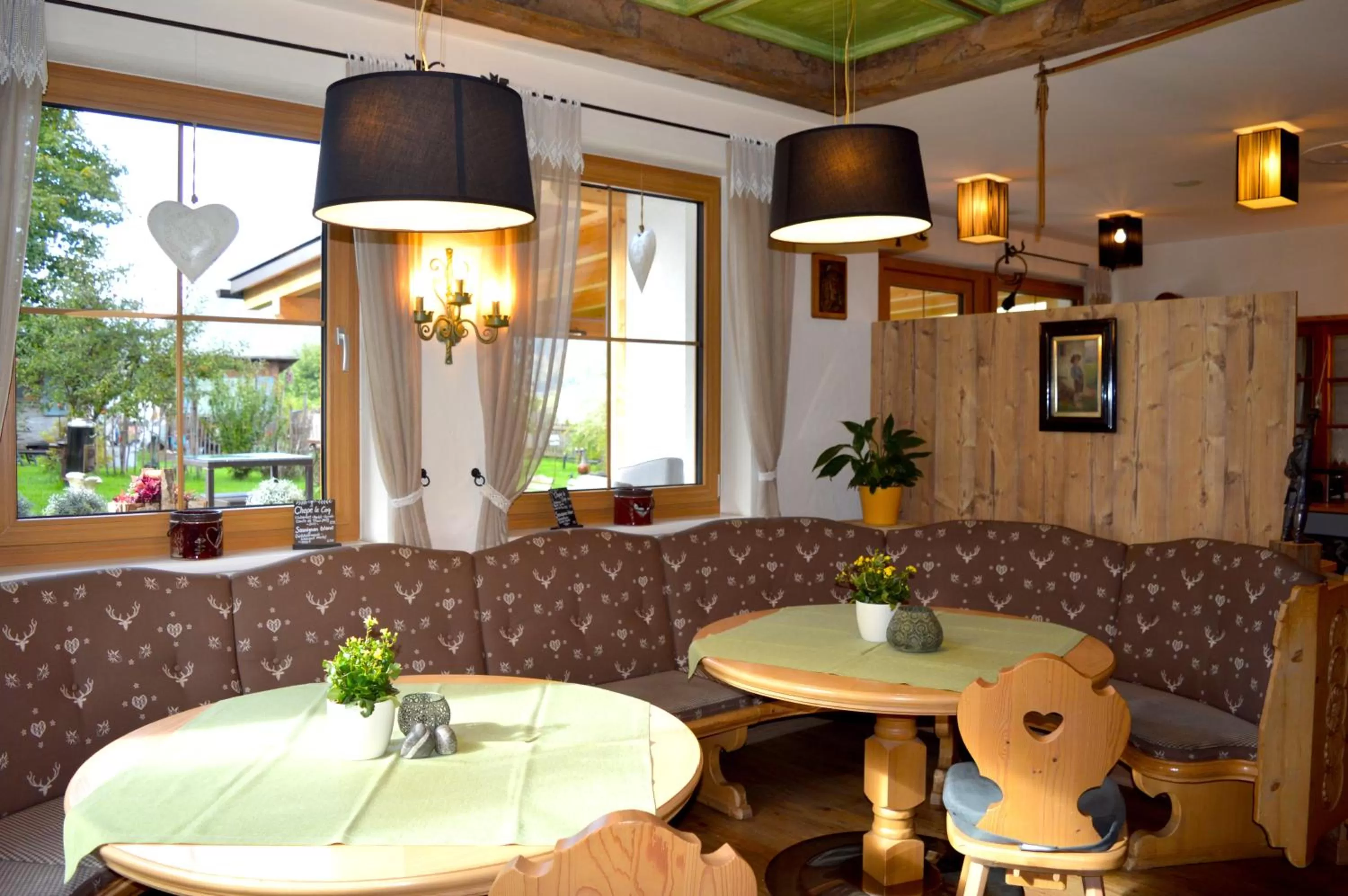 Restaurant/places to eat in Hotel zum Urviech -Erwachsenenhotel-