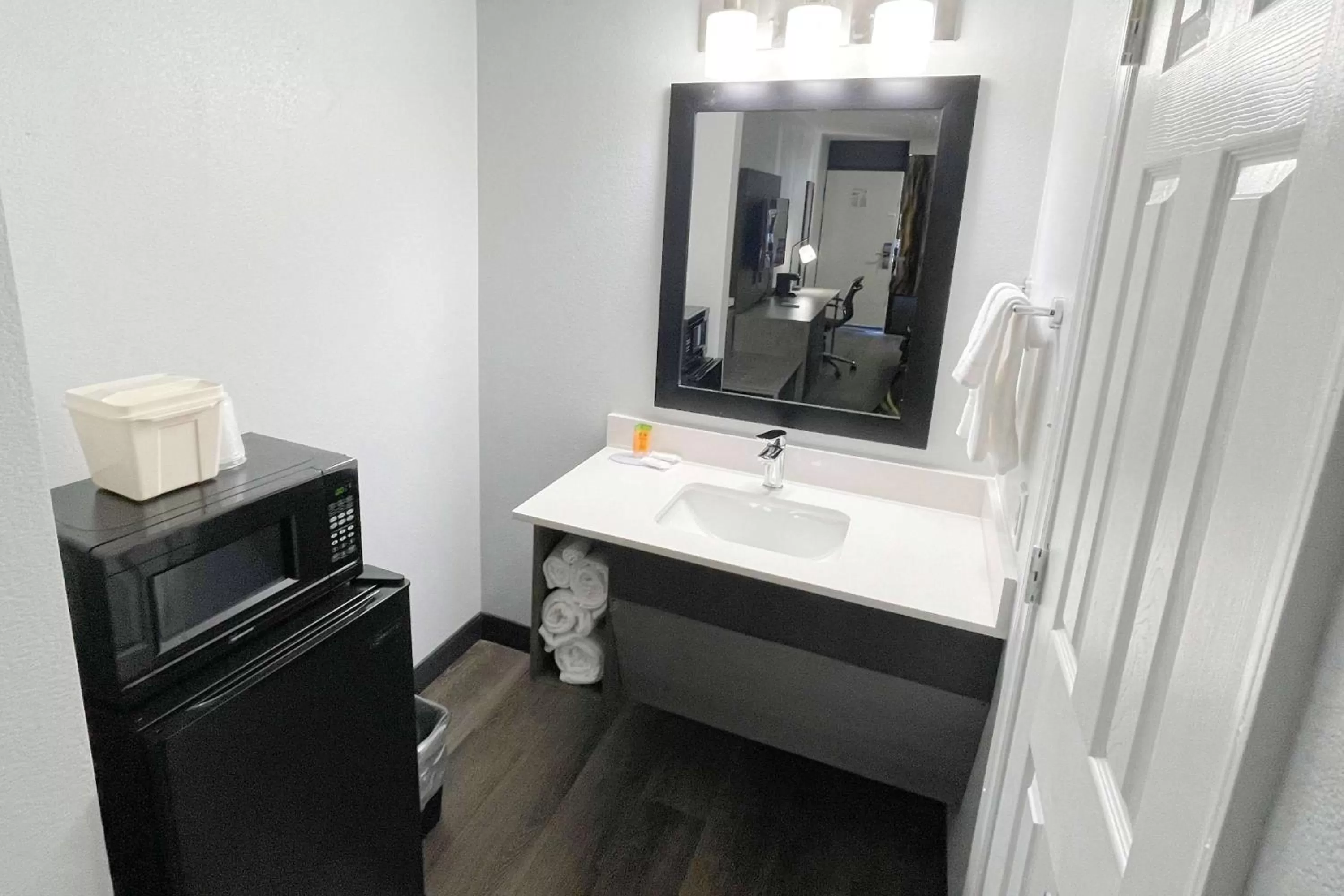 TV and multimedia in Super 8 by Wyndham Pigeon Forge Downtown