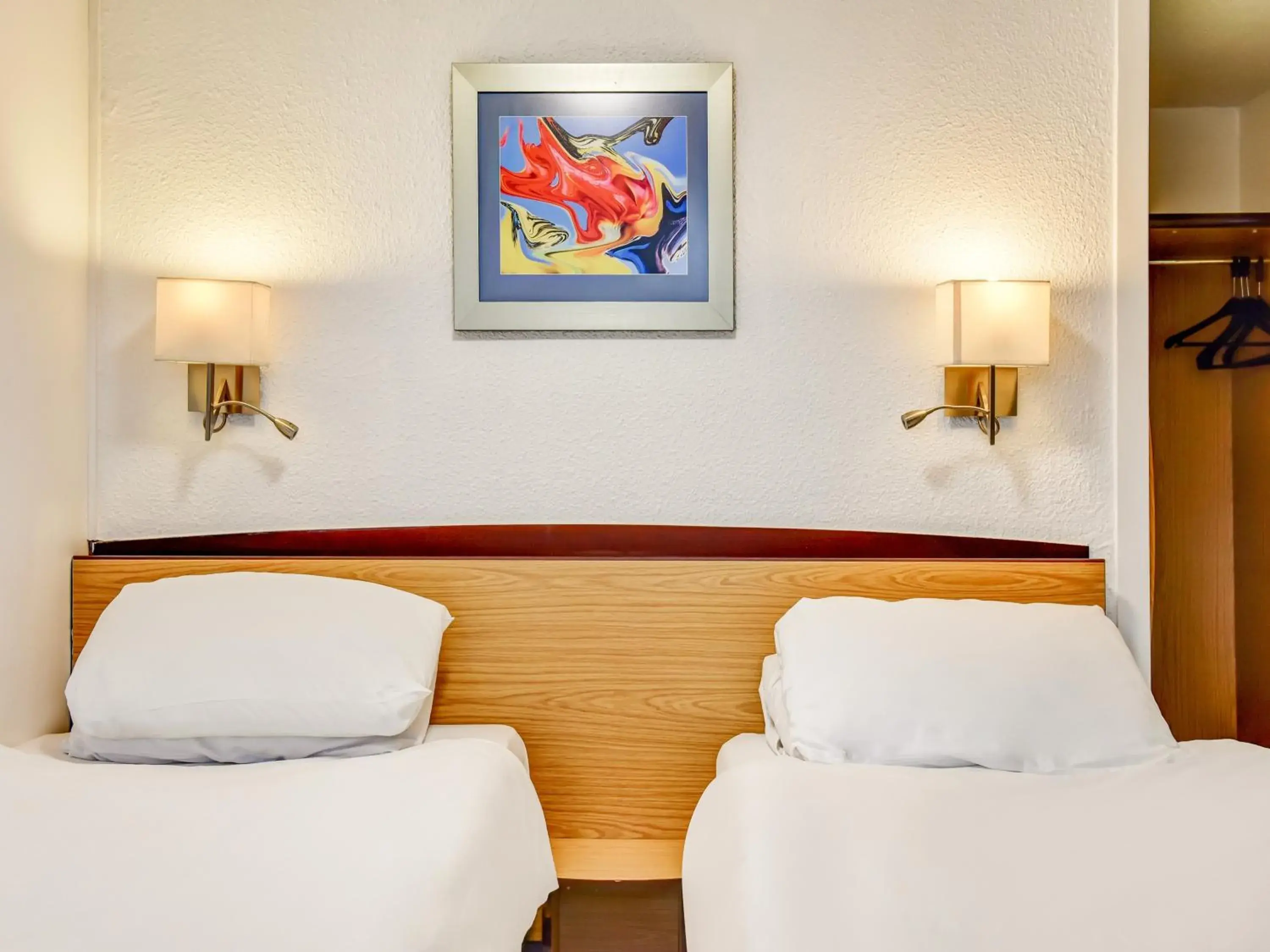 Bedroom, Bed in OYO The Hotel Rafiya, Redditch