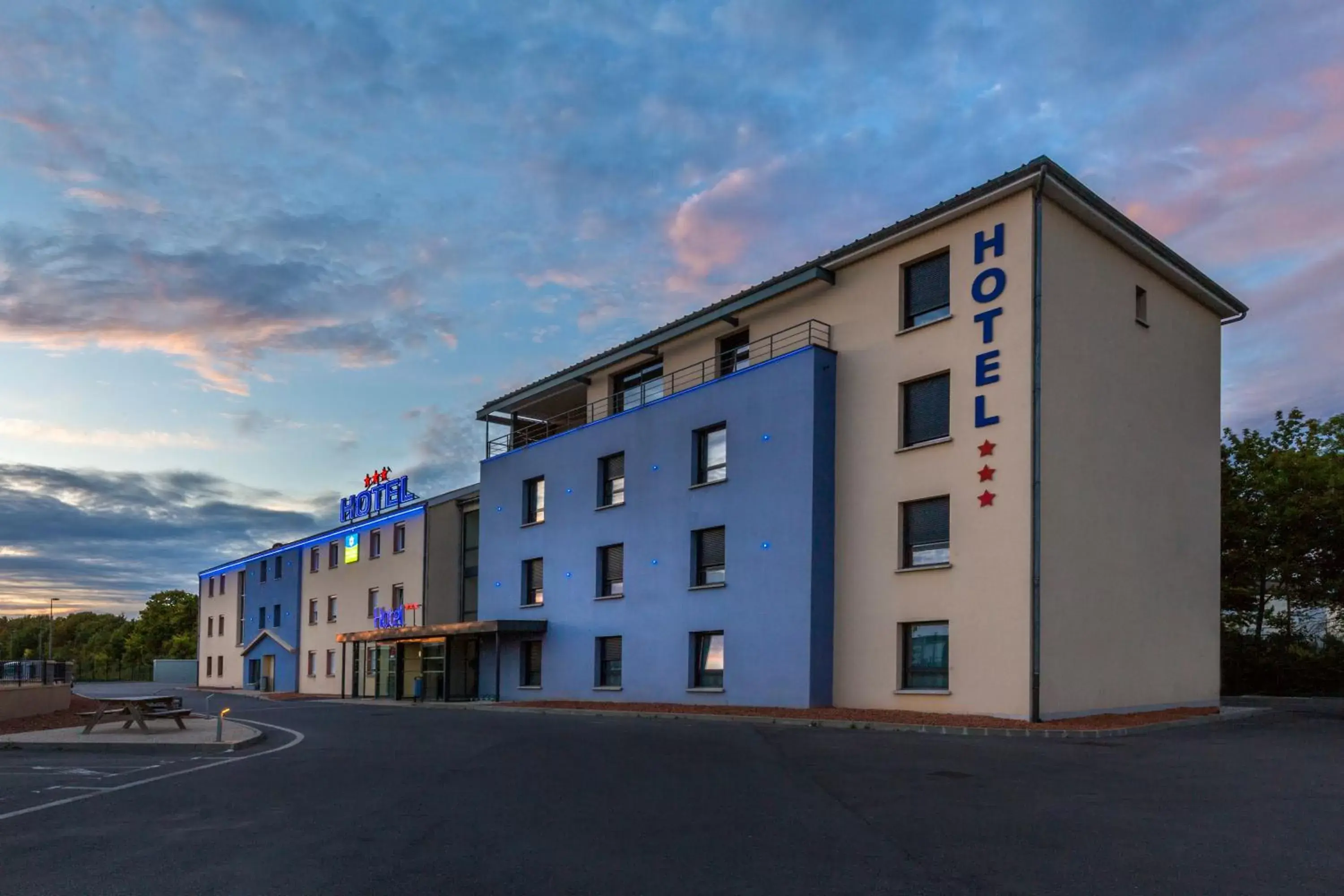 Facade/entrance, Property Building in Sure Hotel by Best Western Reims Nord