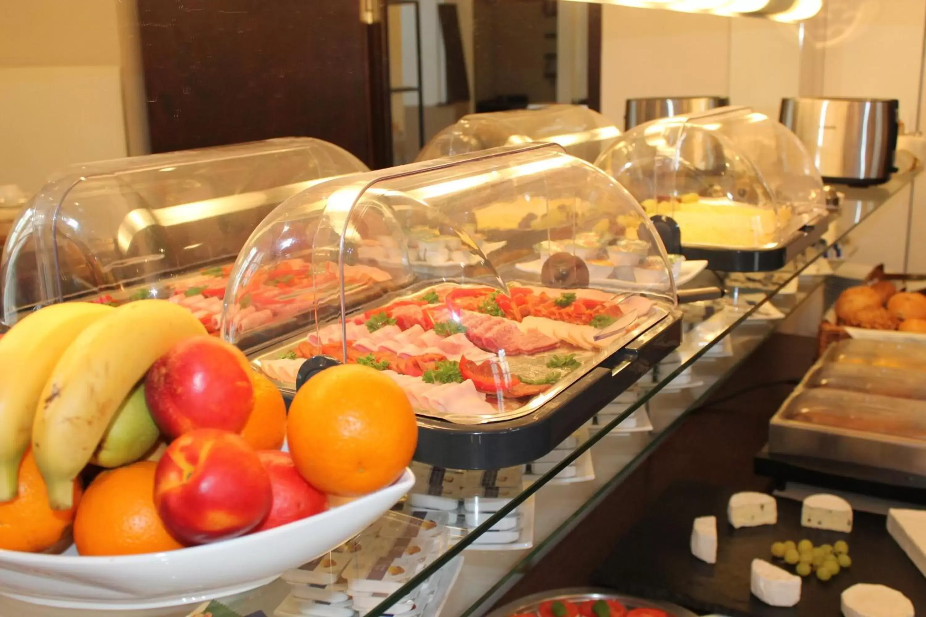 Buffet breakfast, Food in Hotel Am Schloss Biebrich