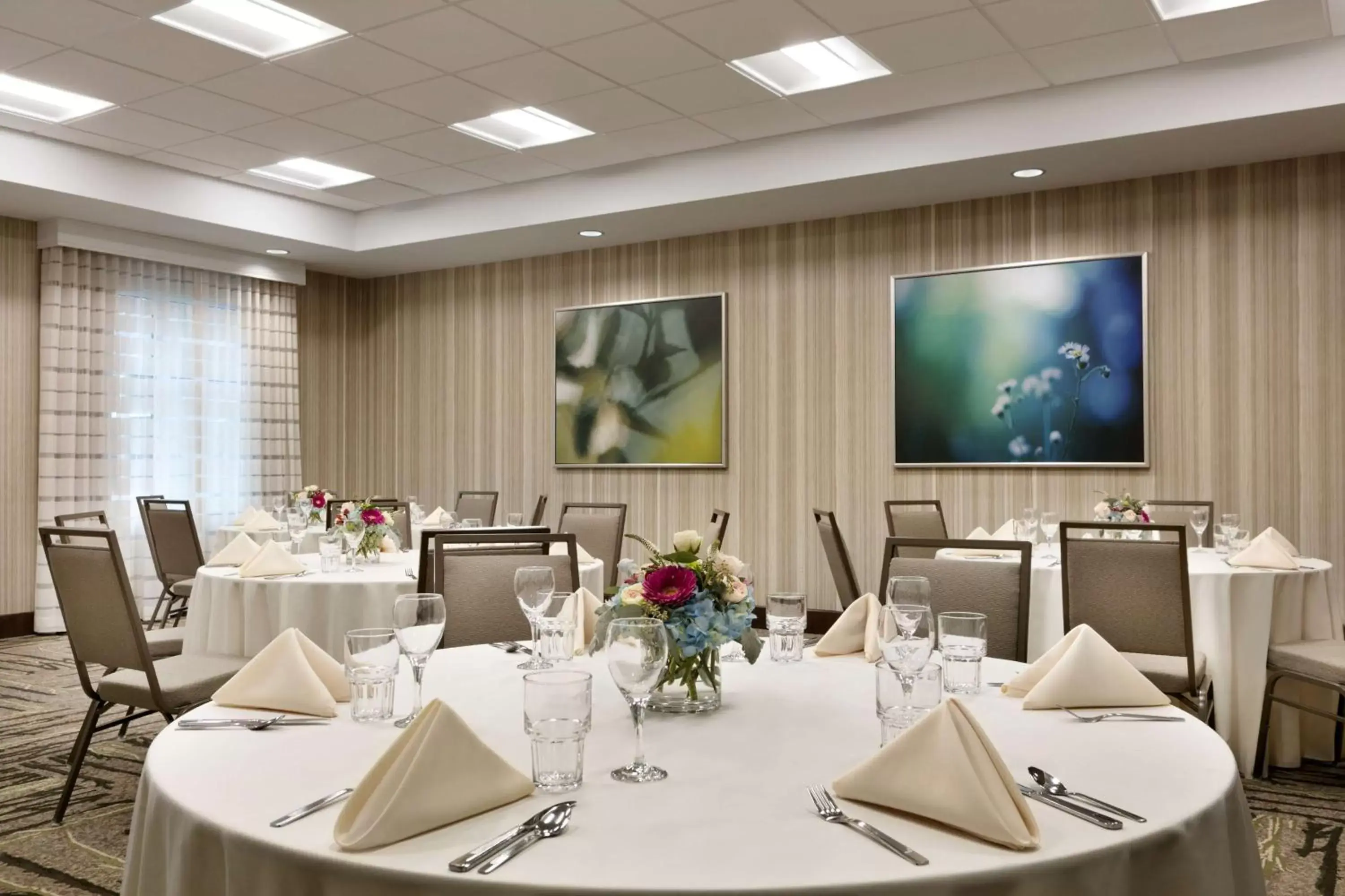 Meeting/conference room, Restaurant/Places to Eat in Homewood Suites By Hilton Hartford Manchester