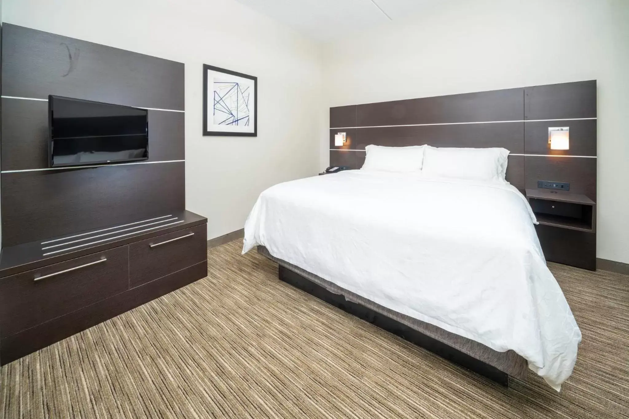 Photo of the whole room, Bed in Holiday Inn Express Clayton Southeast Raleigh, an IHG Hotel