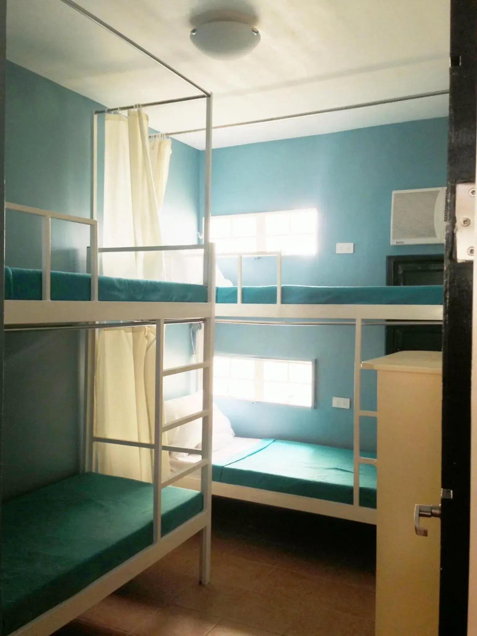 Bed in 4-Bed Male Dormitory Room in CROSSROADS HOSTEL MANILA