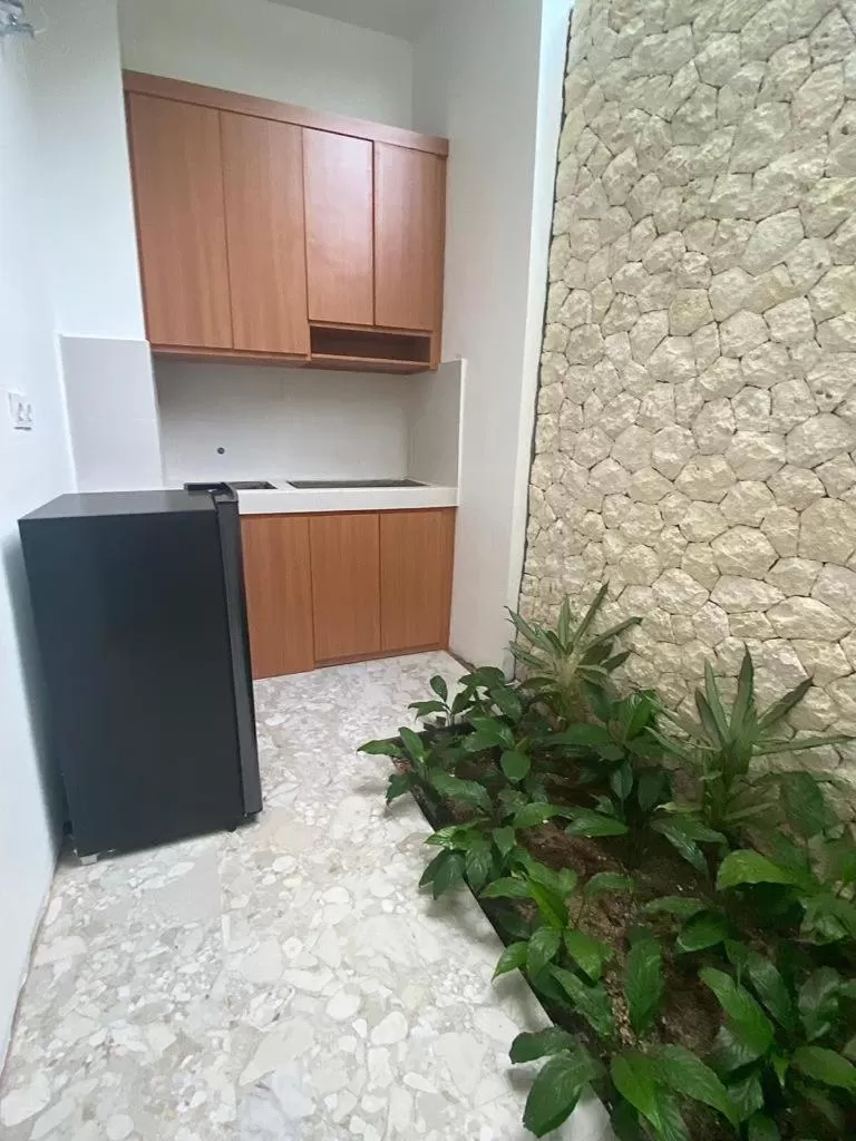 Kitchen or kitchenette, TV/Entertainment Center in Puspa Ayu Villas & Apartments