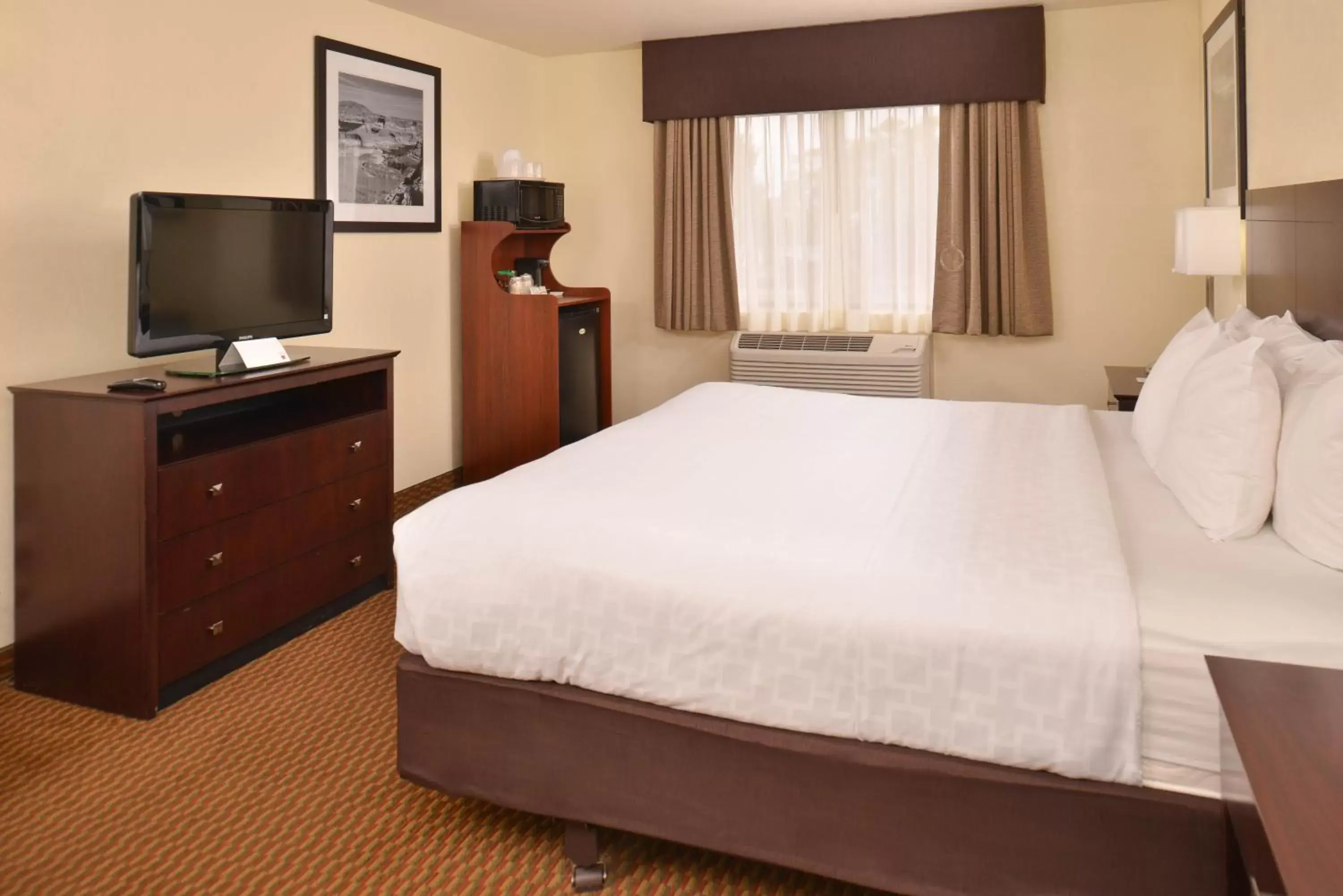 King Room - Disability Access/Non-Smoking in Clarion Inn Page - Lake Powell