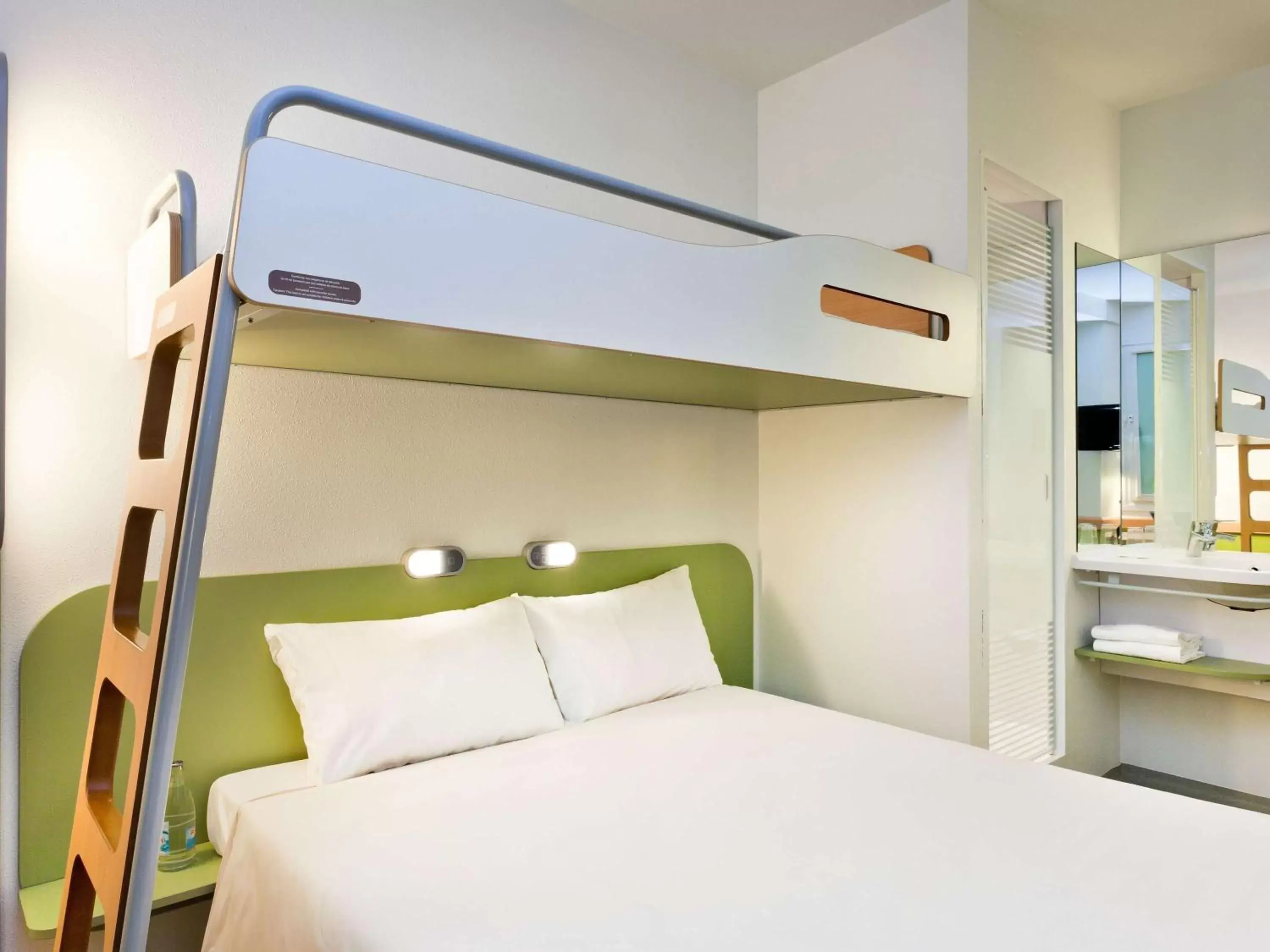 Bedroom, Bunk Bed in ibis budget Hotel Edinburgh Park