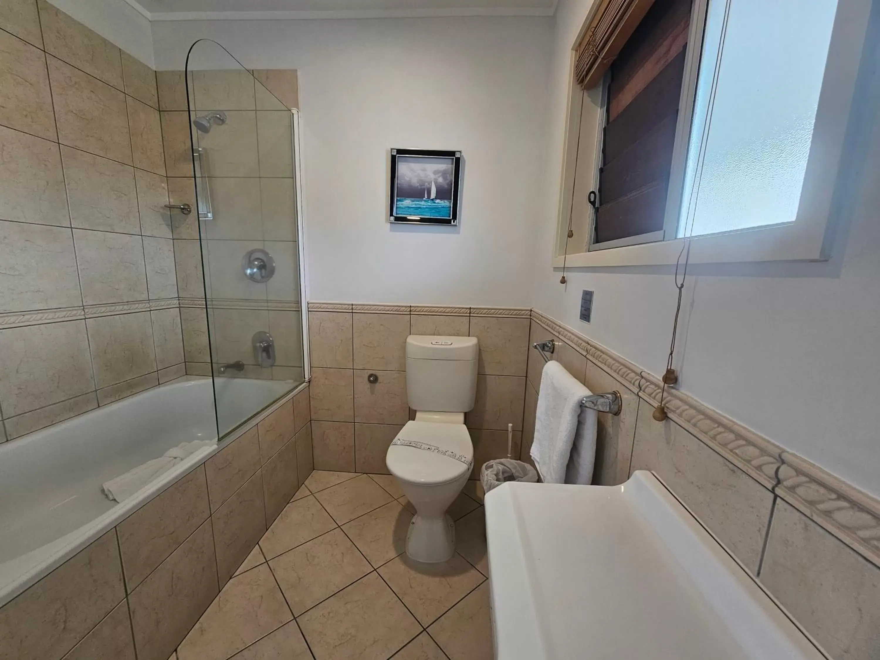 Bathroom in Tui Oaks Motel