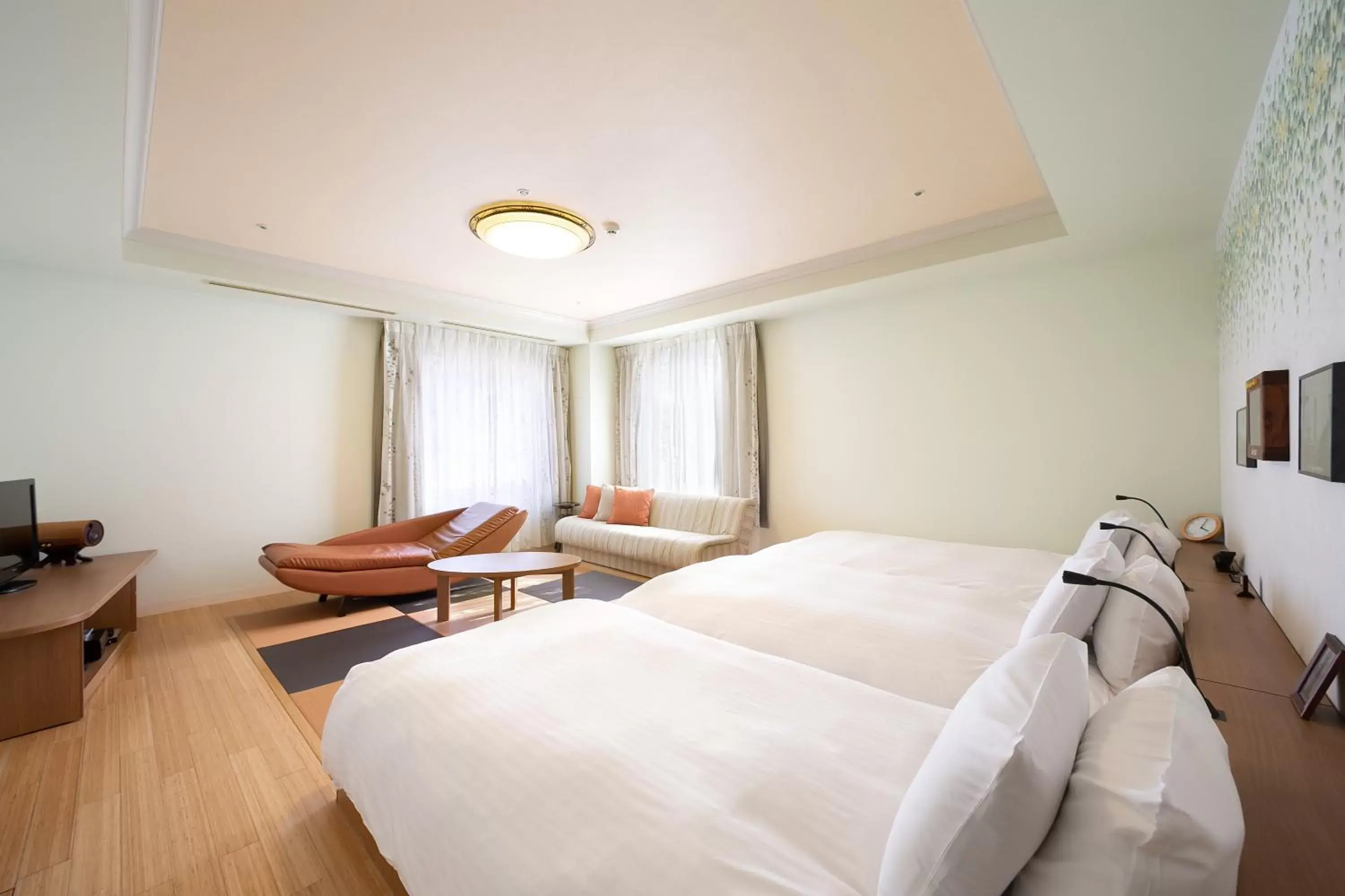 Photo of the whole room, Bed in Namba Oriental Hotel