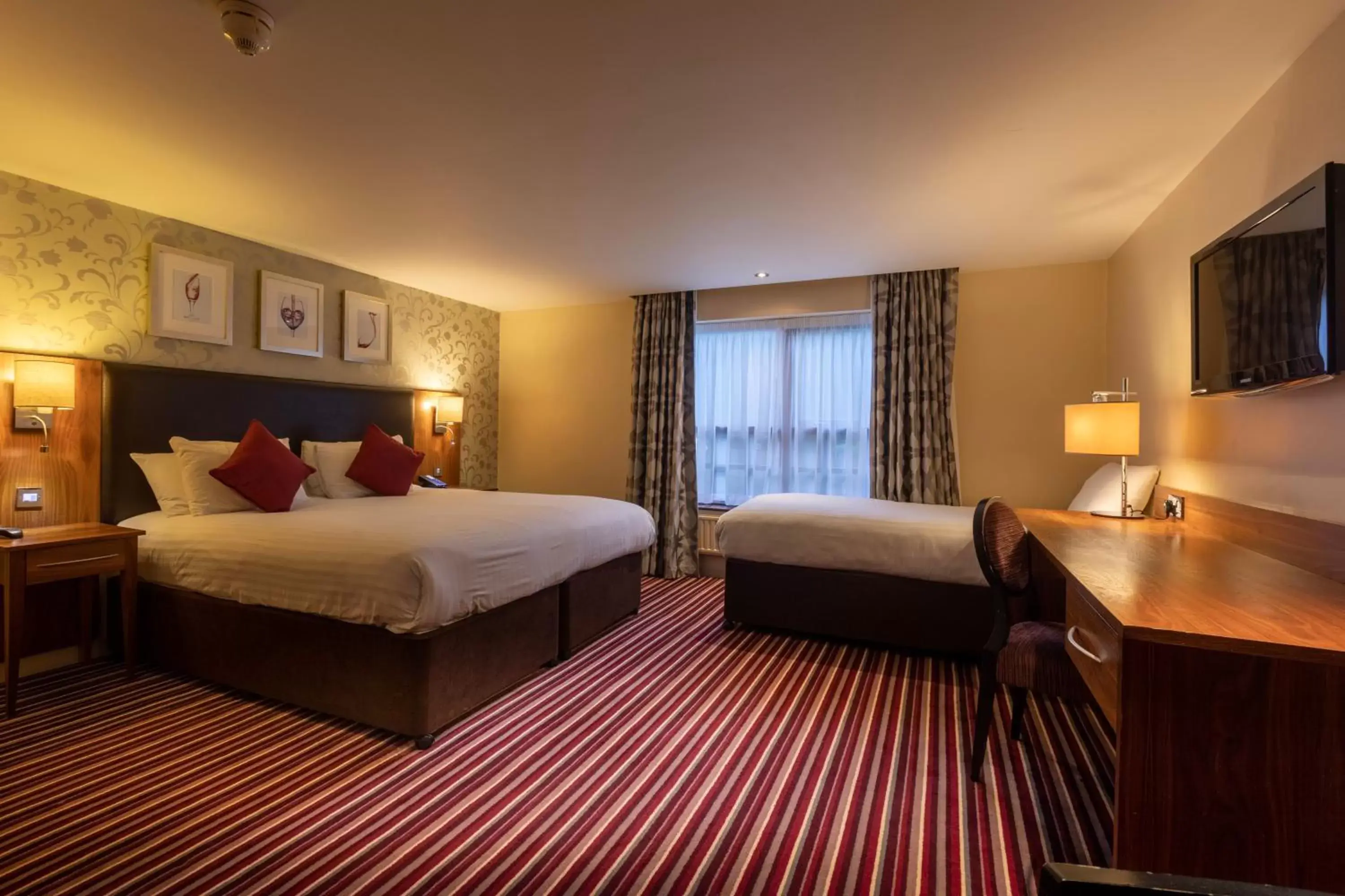 Bedroom, Bed in Gloucester Robinswood Hotel, BW Signature Collection Bedroom, Bed in Gloucester Robinswood Hotel, BW Signature Collection