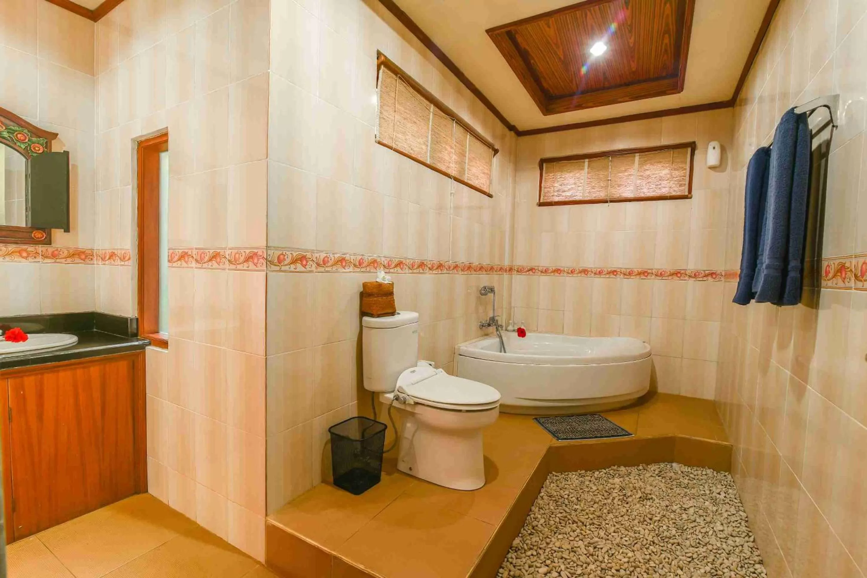 Bathroom in Nick's Pension