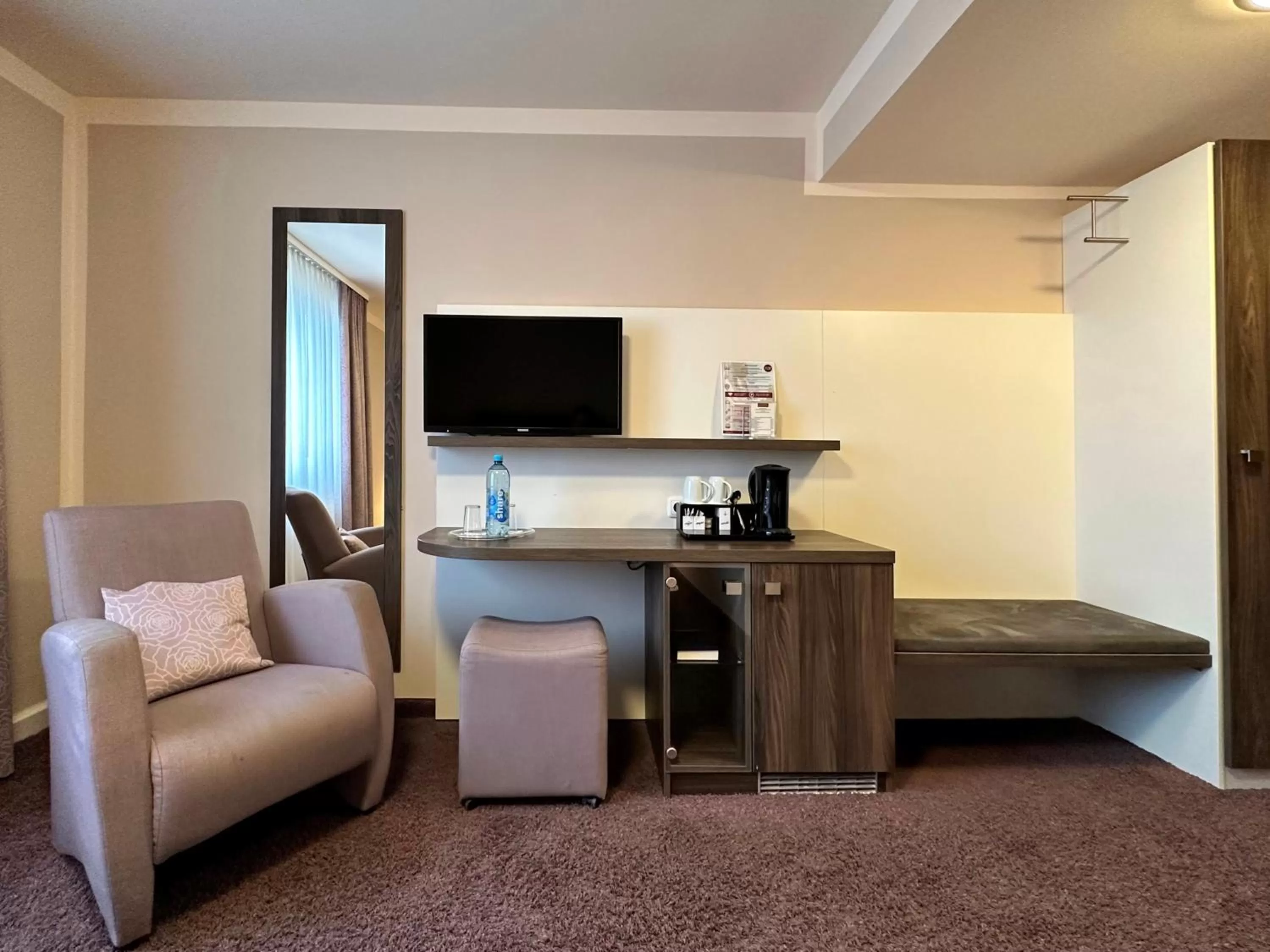 TV and multimedia, Bed in TRIP INN PostHotel Düren