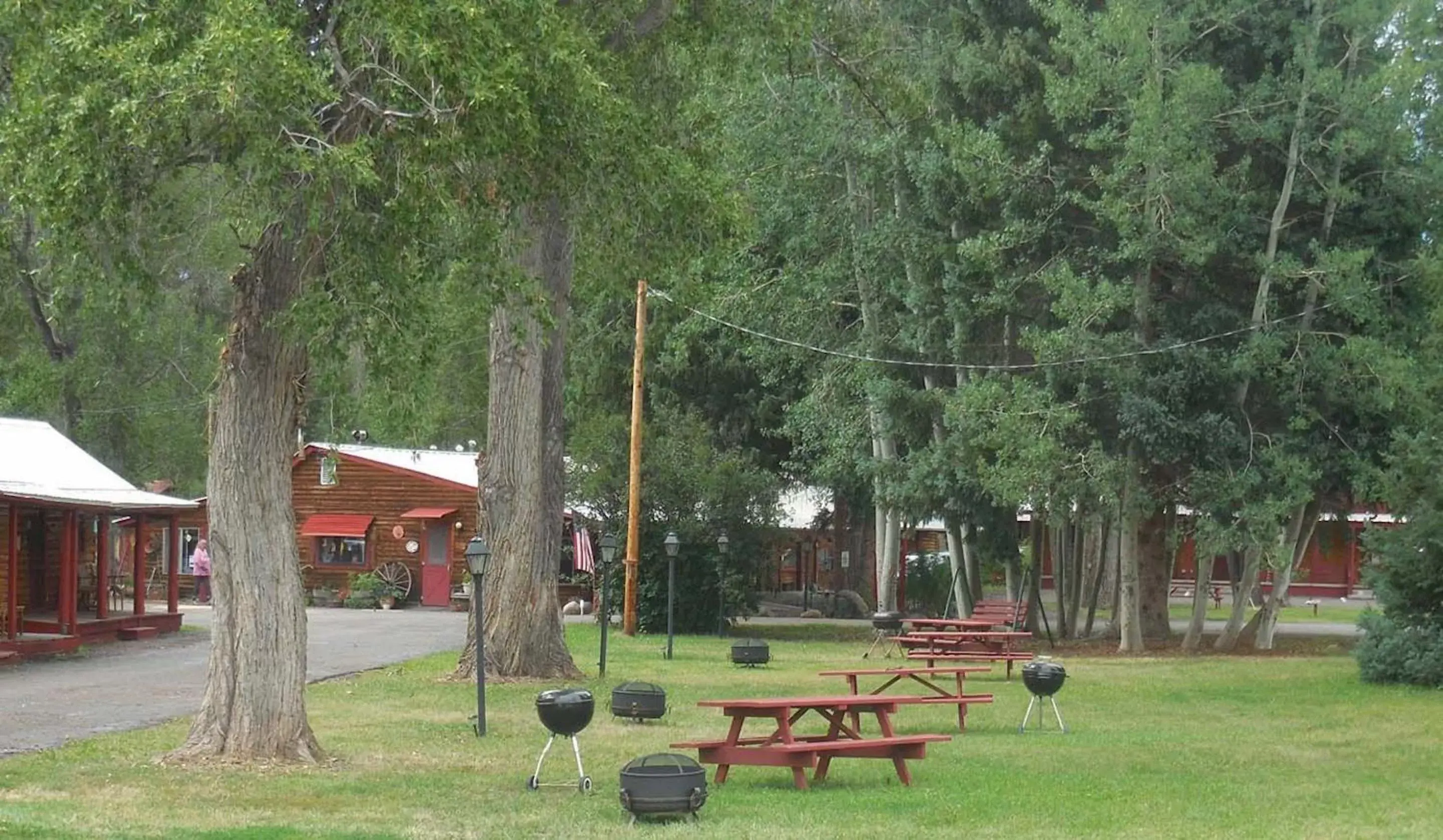 BBQ facilities in Elkhorn Lodge