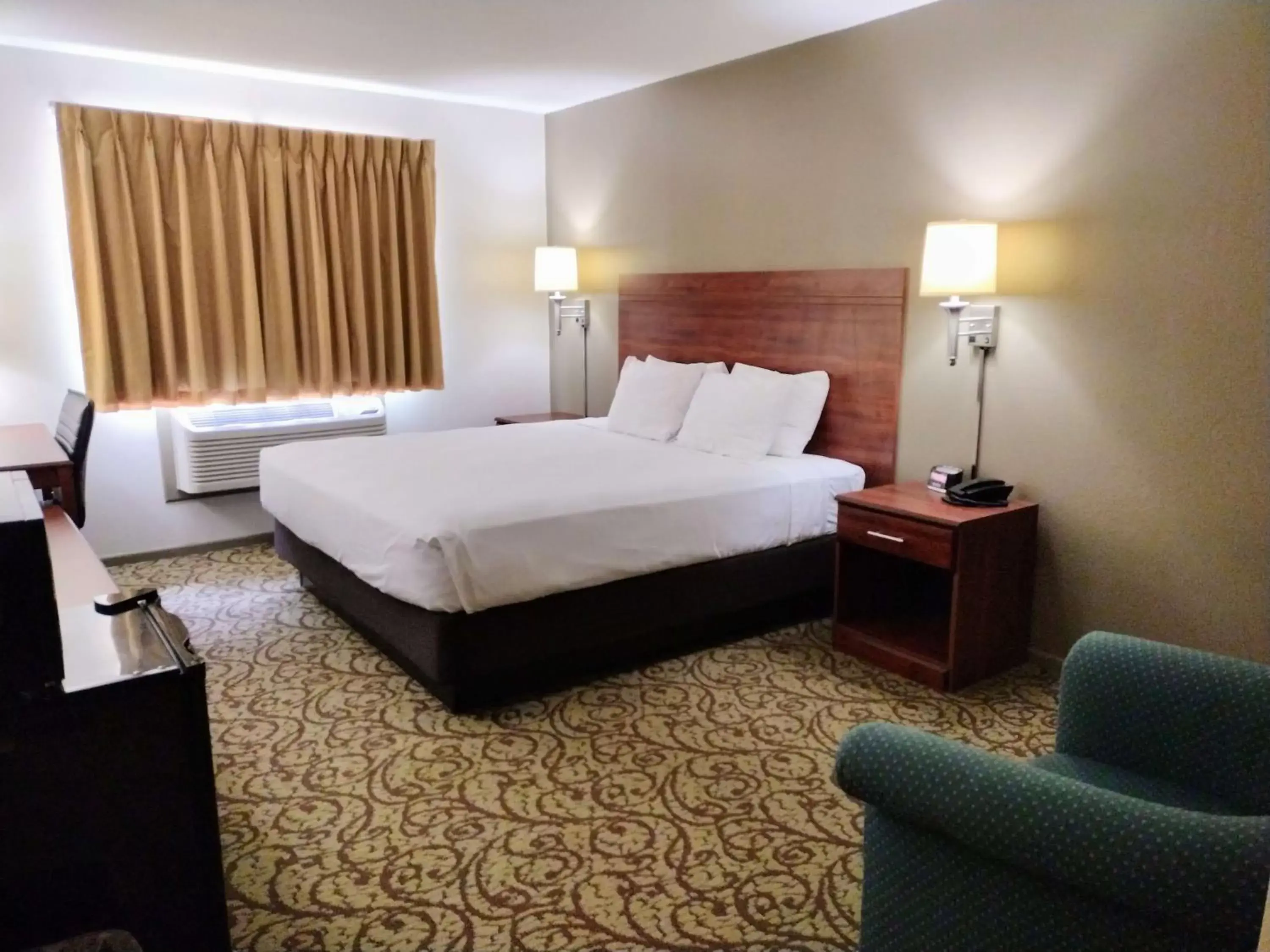 Bed in SureStay Hotel by Best Western Spicer