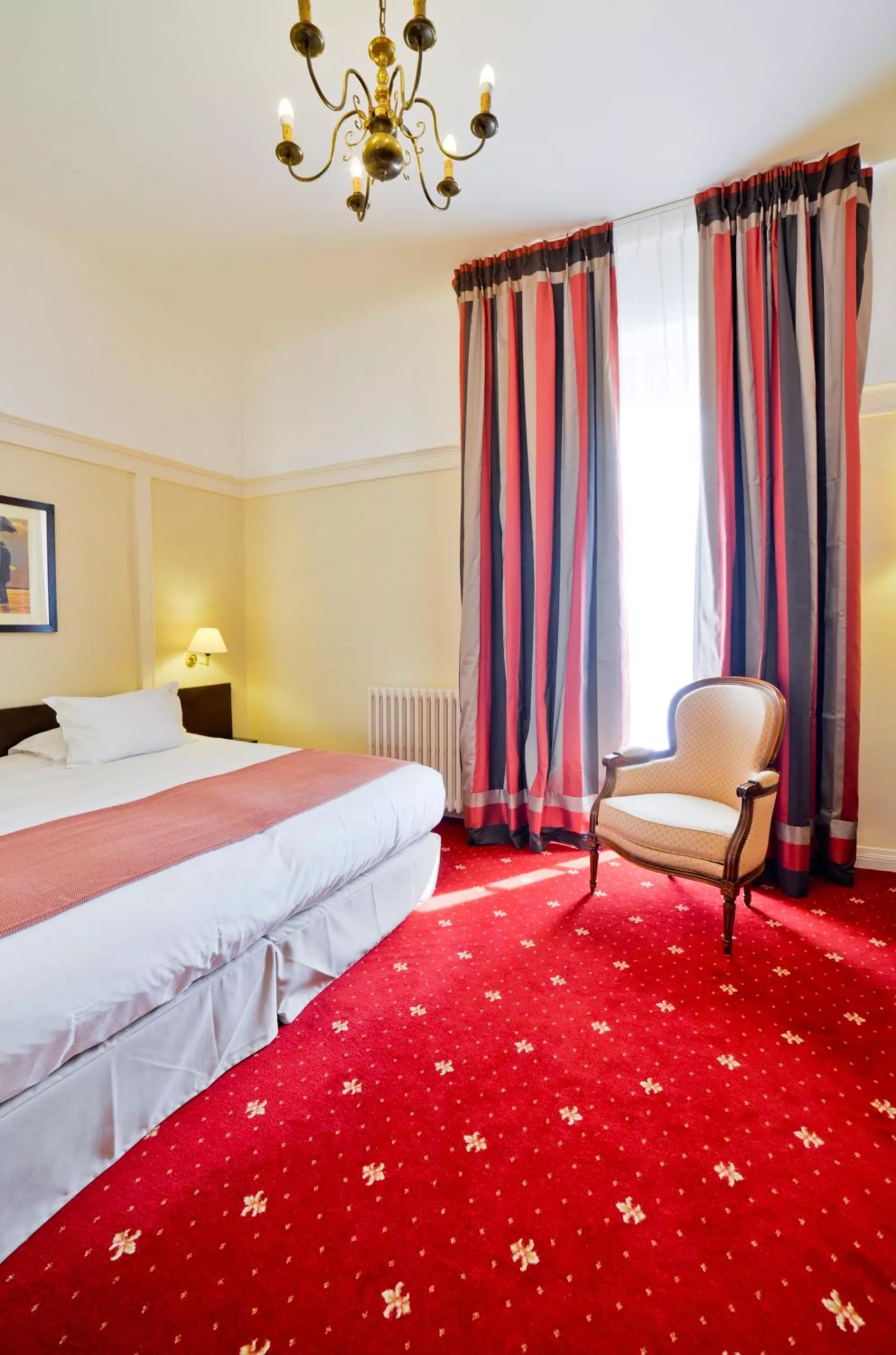 Photo of the whole room, Bed in Hôtel Mercure Bayonne Centre Le Grand Hotel