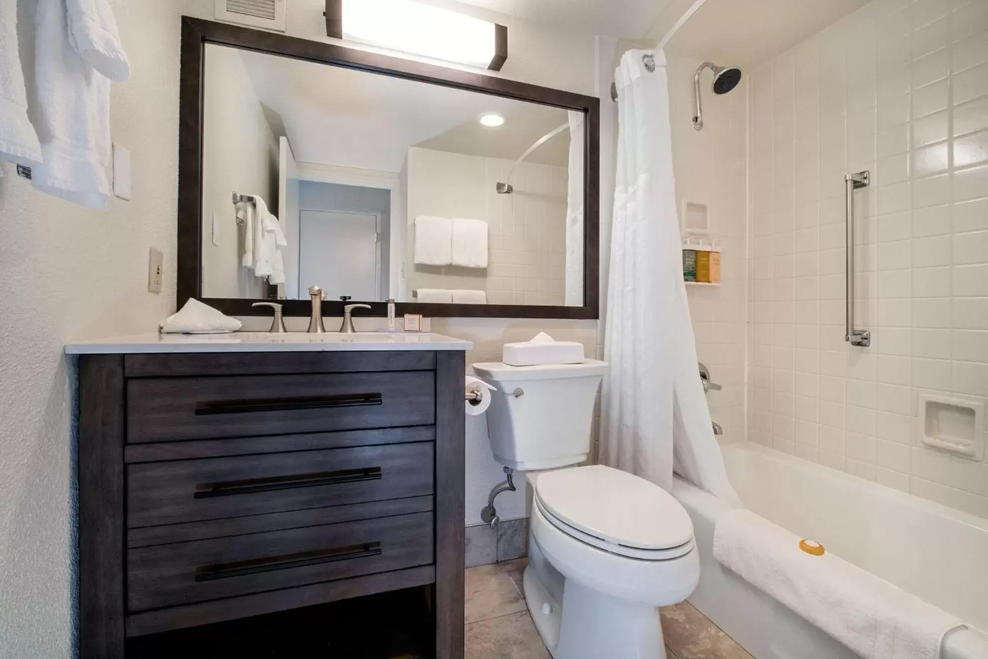 1 King Bed, No Smoking, Elevator Access in Holiday Inn Estes Park by IHG 1 King Bed, No Smoking, Elevator Access in Holiday Inn Estes Park by IHG