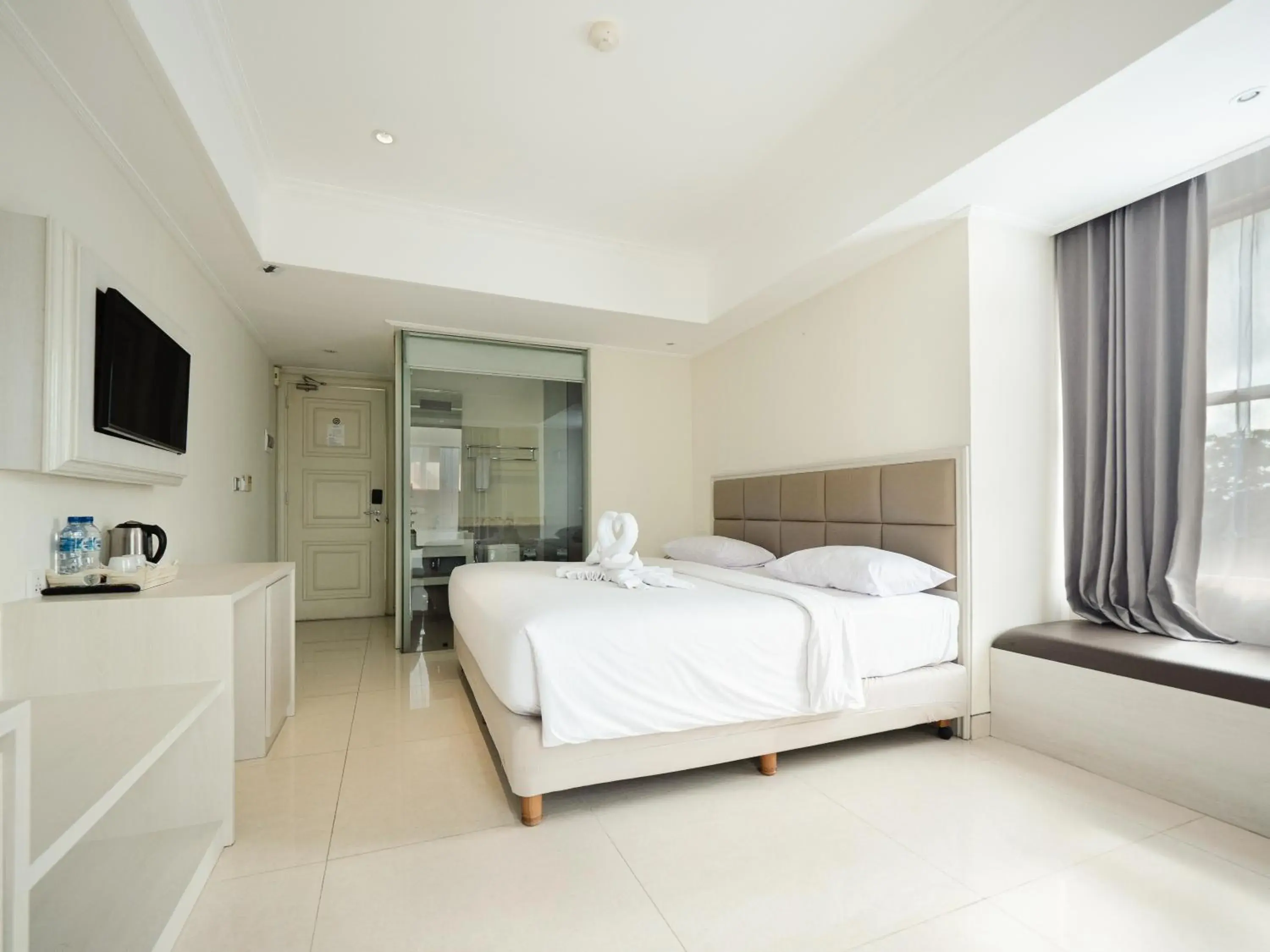 Bed in Alron Hotel Kuta Powered by Archipelago