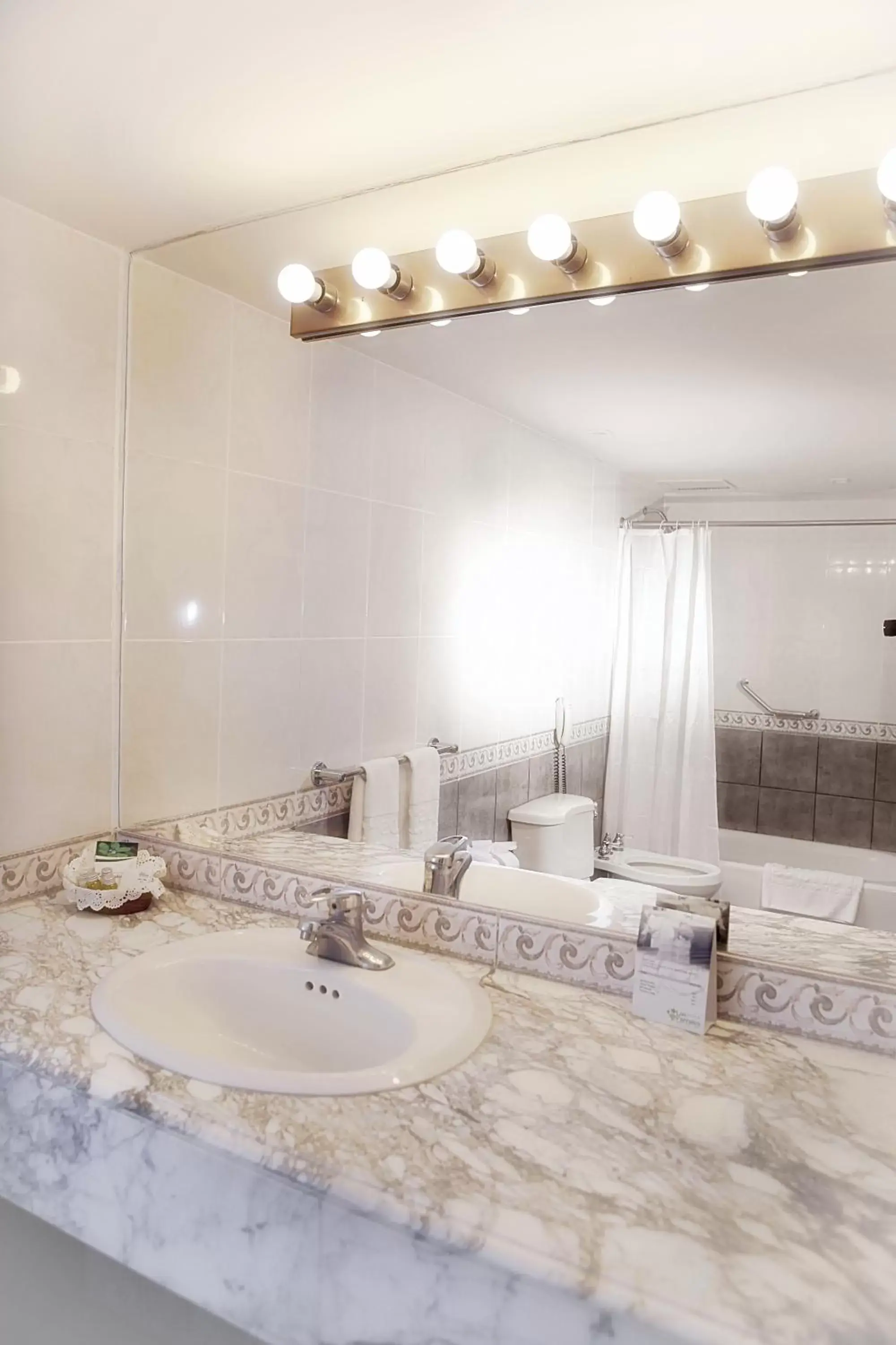 Bathroom in Hotel Los Parrales Bathroom in Hotel Los Parrales