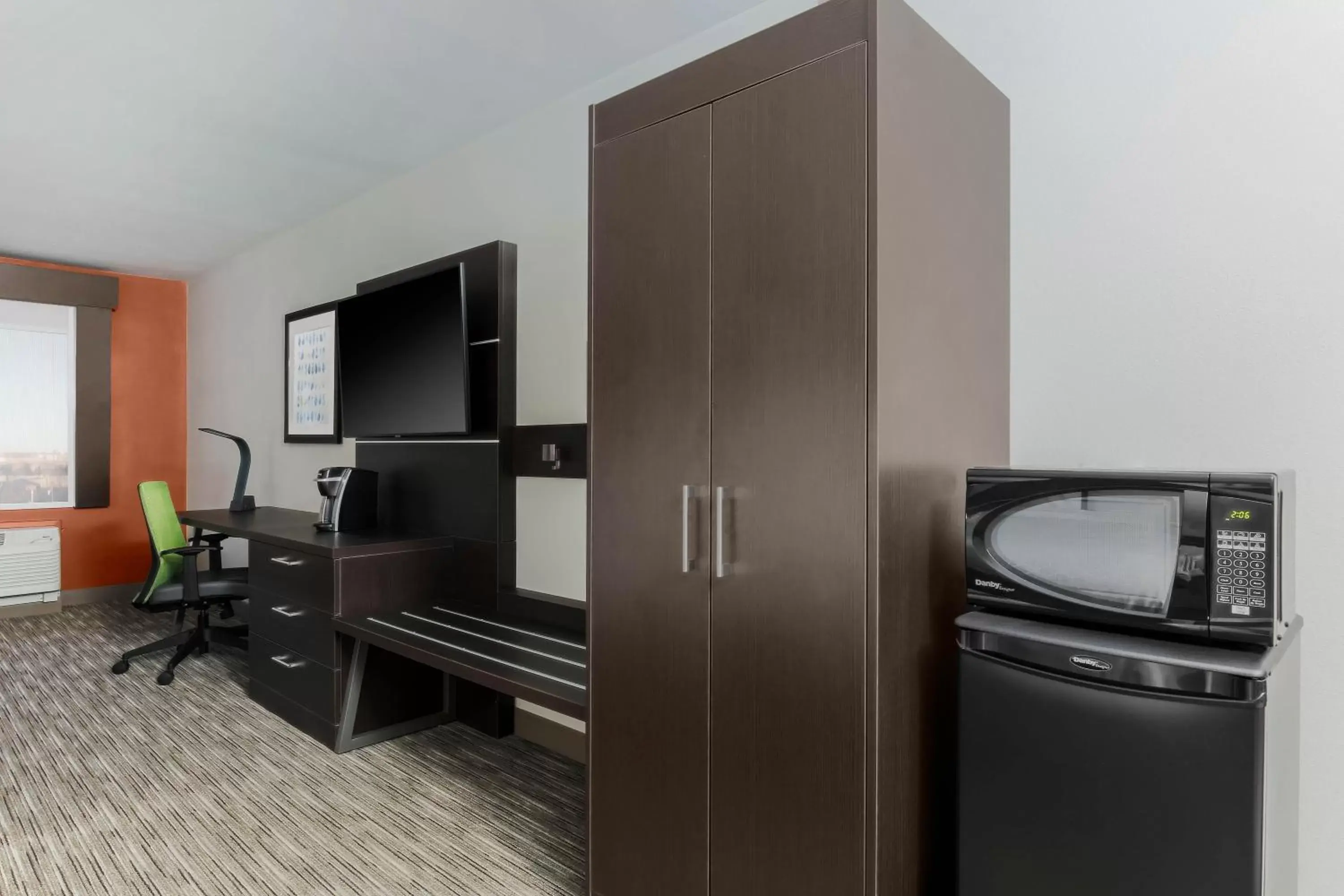 Photo of the whole room in Holiday Inn Express & Suites Chicago O'Hare Airport by IHG Photo of the whole room in Holiday Inn Express & Suites Chicago O'Hare Airport by IHG