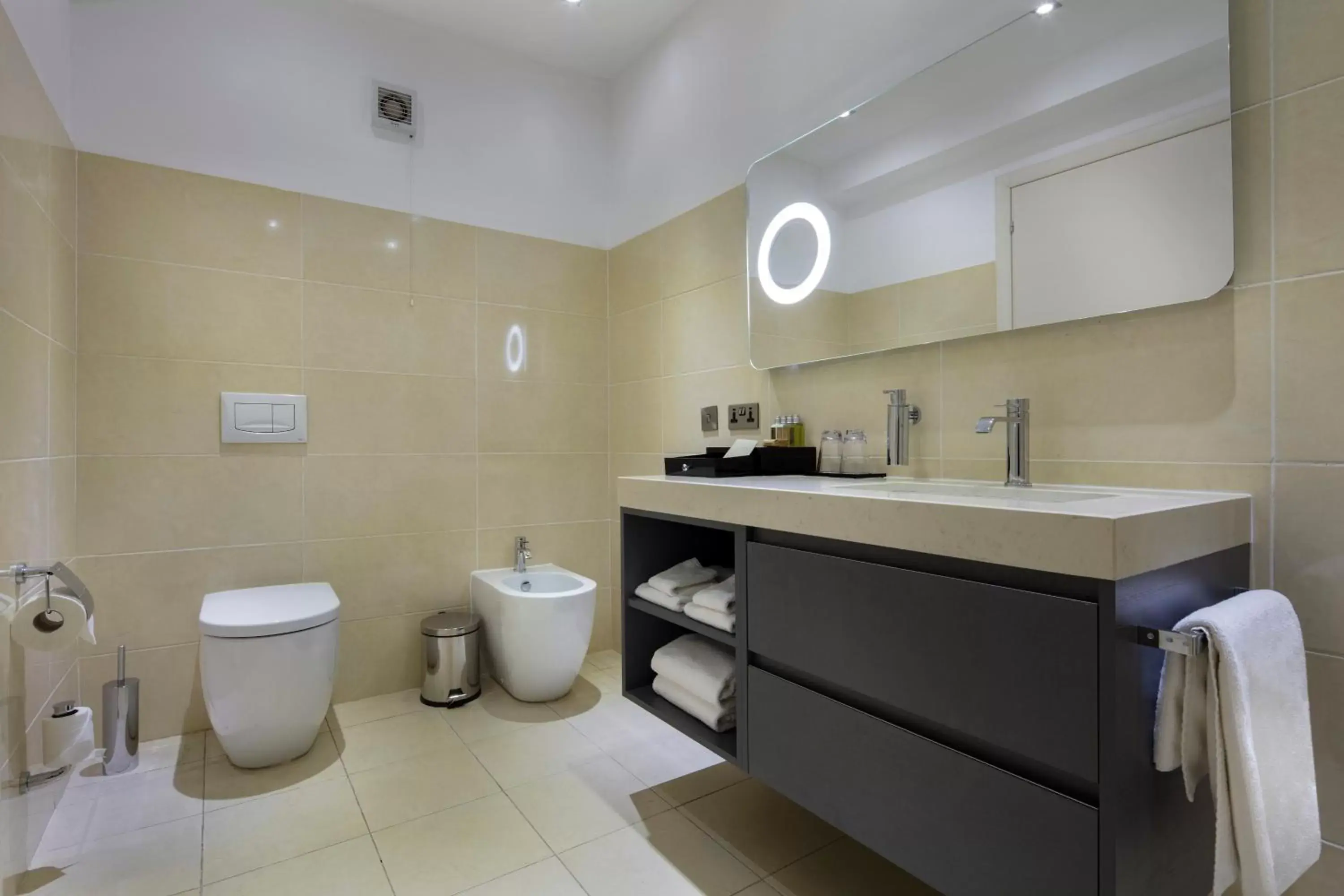 Bathroom in Fraser Suites Abuja