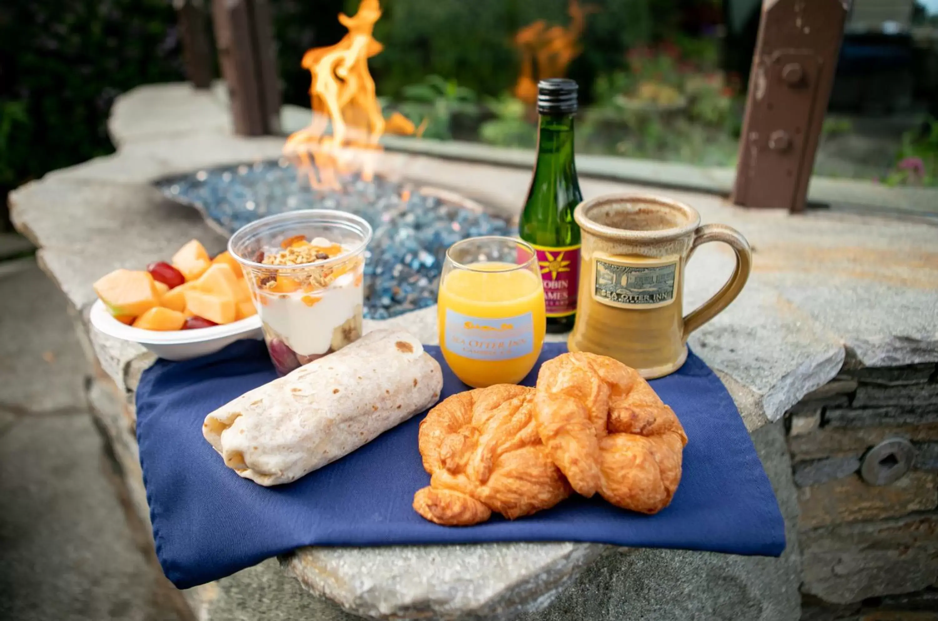 Breakfast in Sea Otter Inn Breakfast in Sea Otter Inn